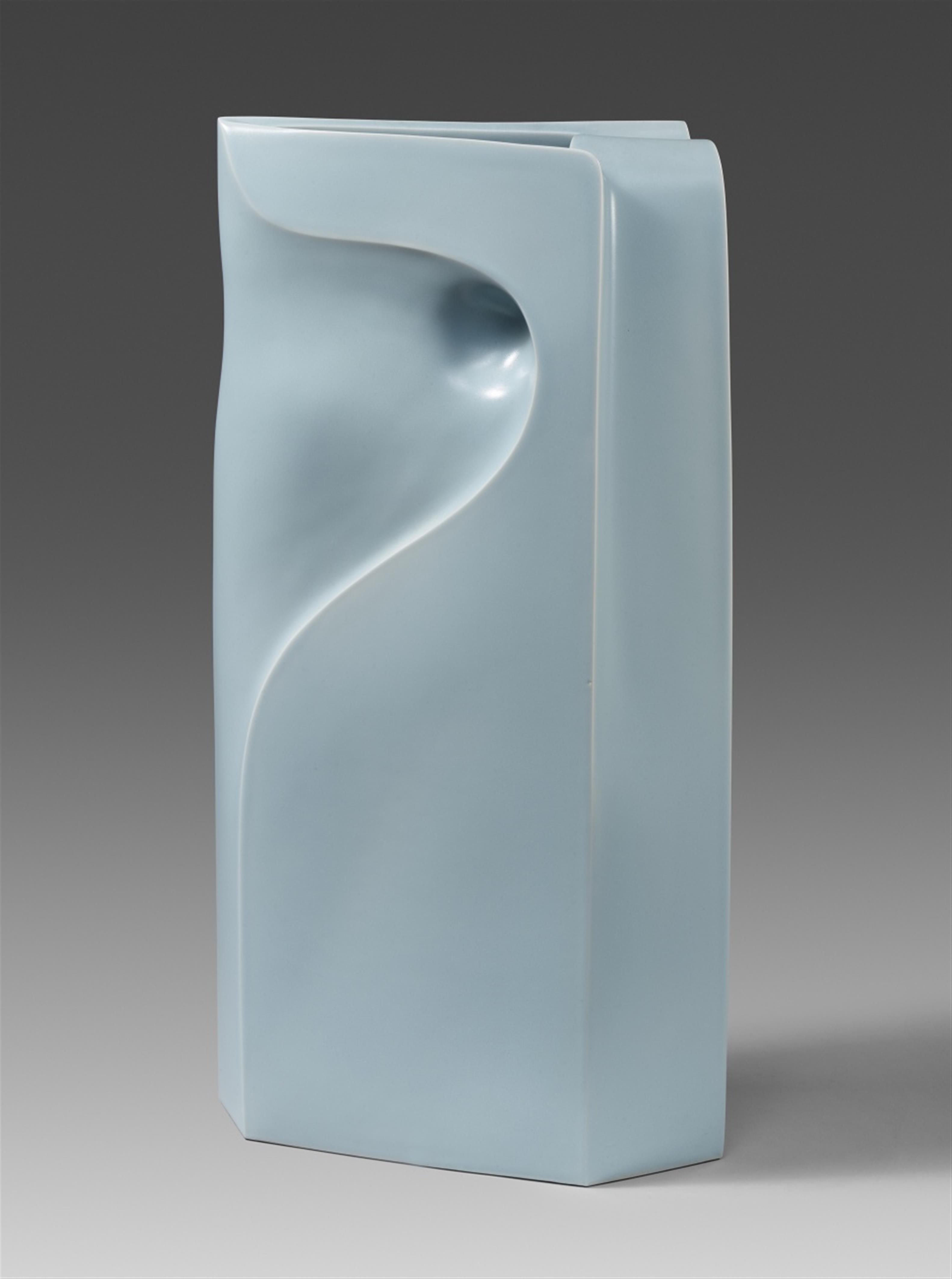 A very large vase, by Kita Hiroyuki (born 1944). Late 20th century - image-1