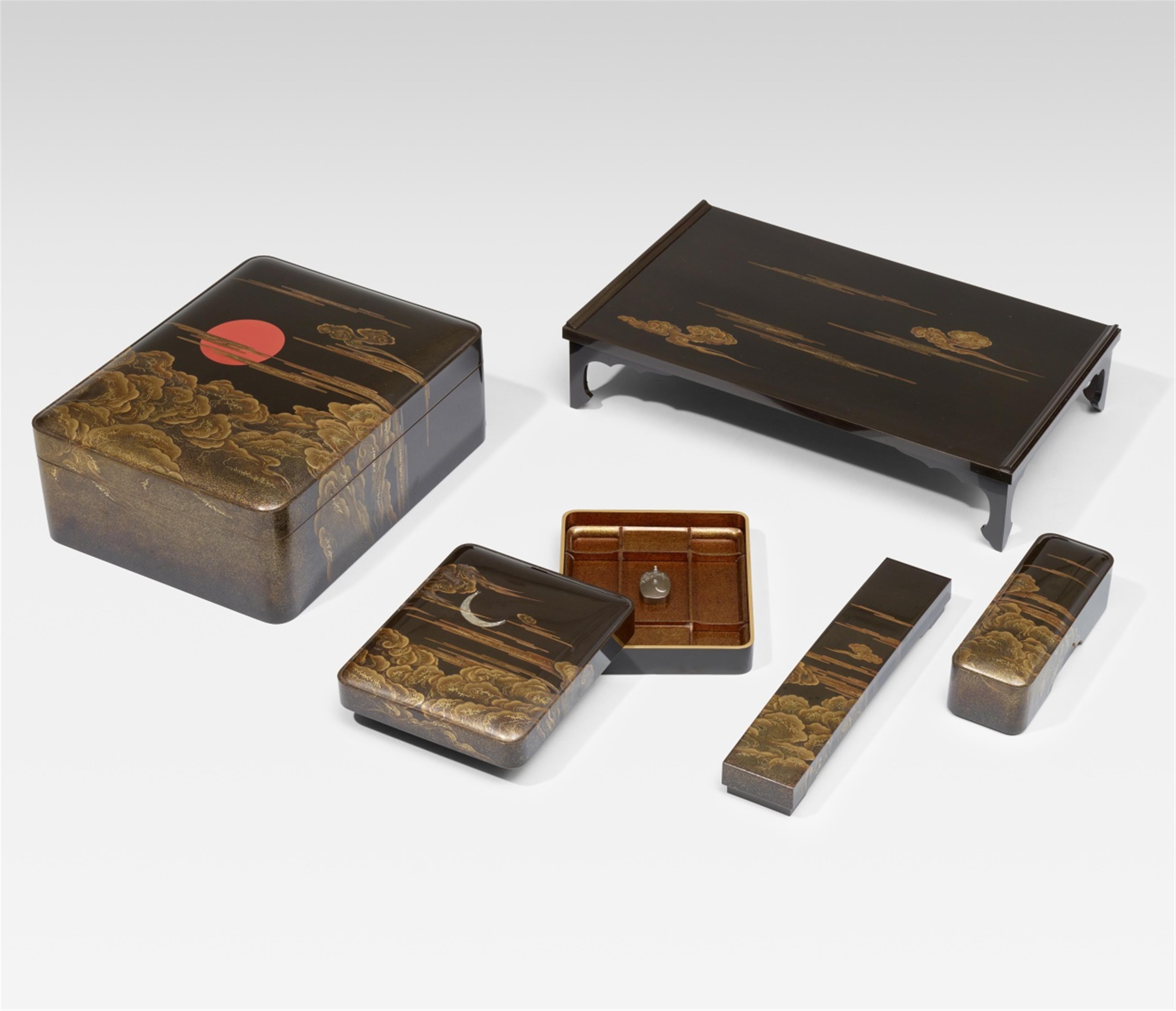 A lacquer writing set consisting of five pieces. 20th century - image-1