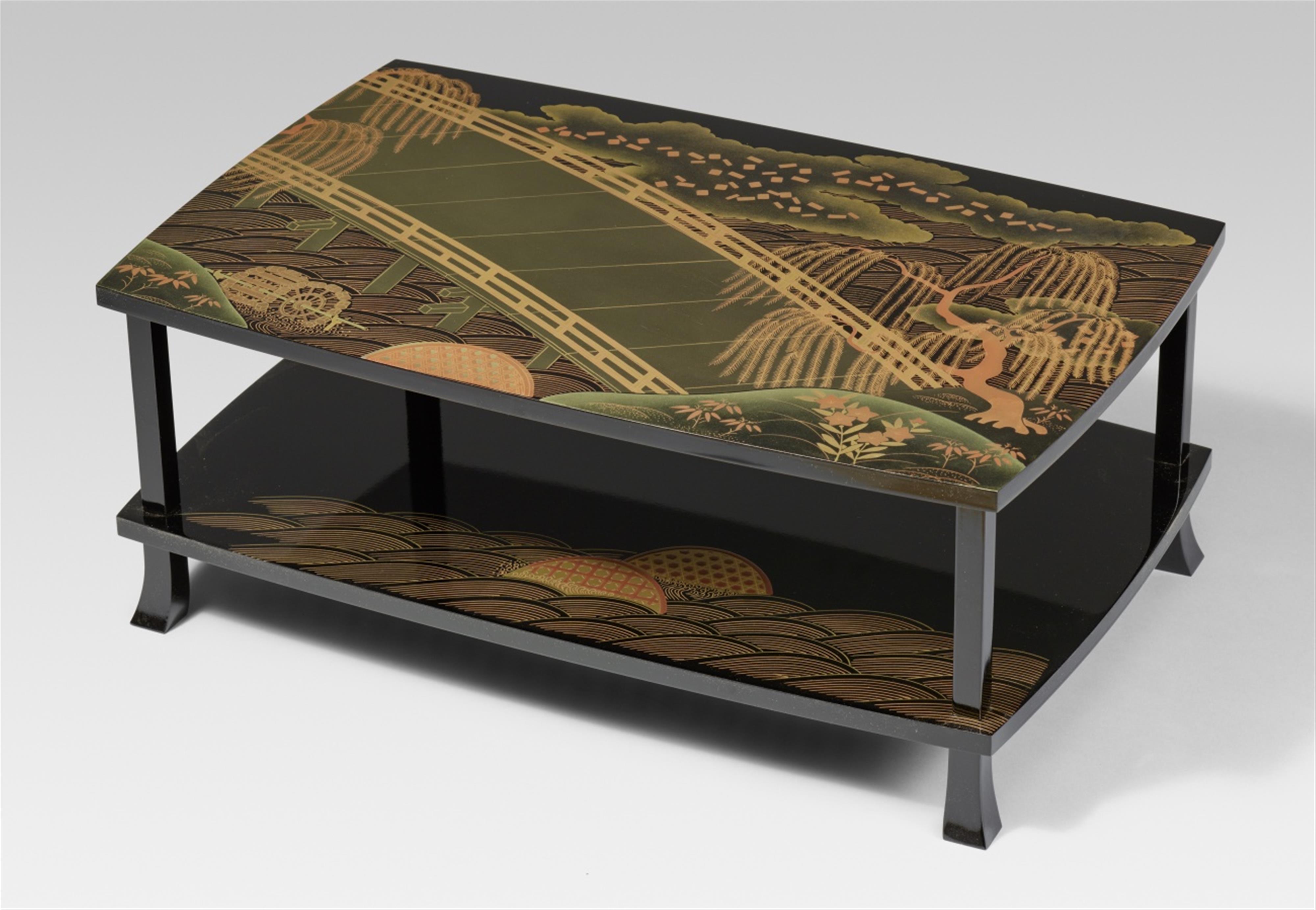 A small low lacquer table. 20th century - image-1