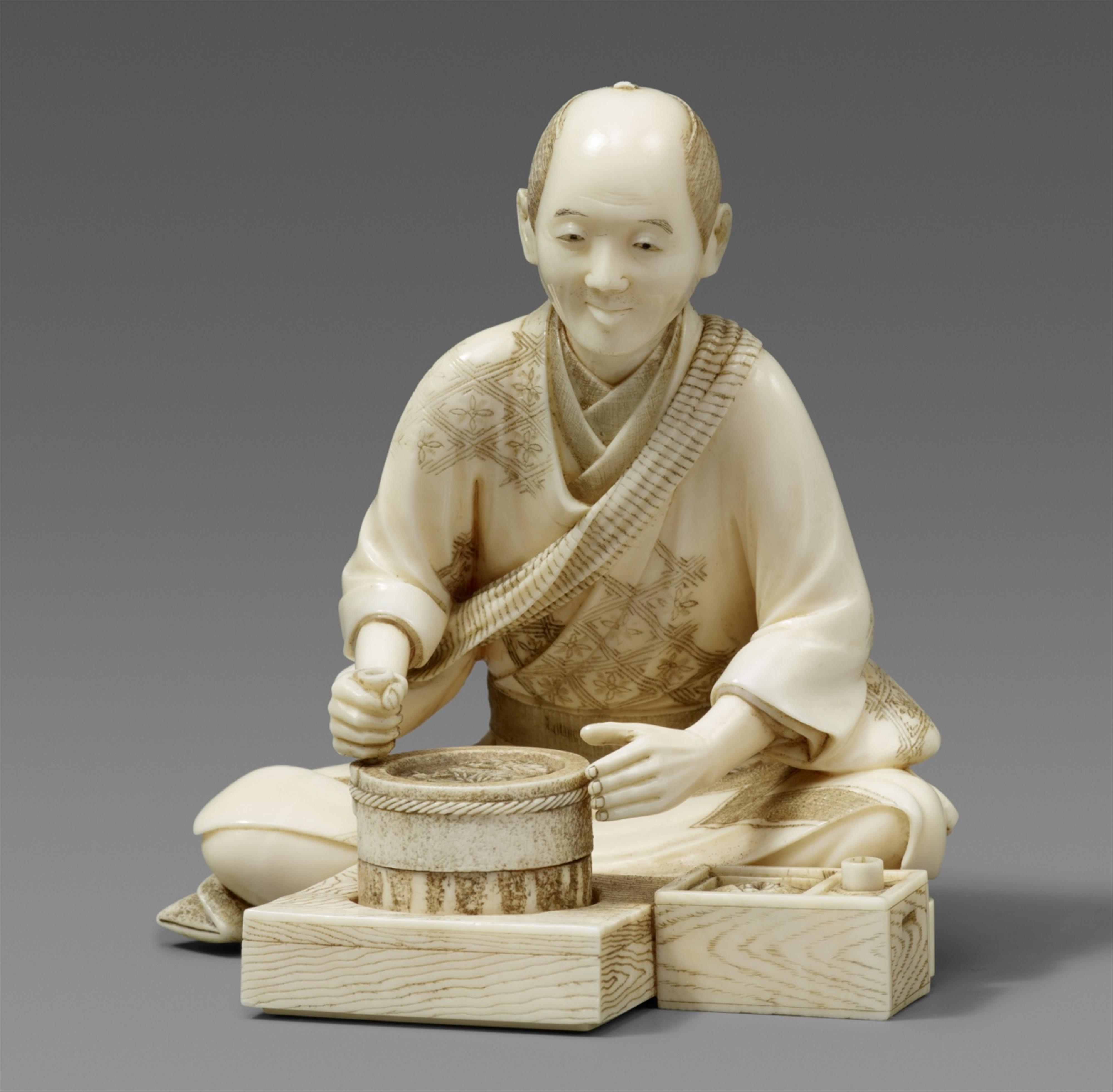 An ivory okimono of a man grinding small leaves. Late 19th century - image-1