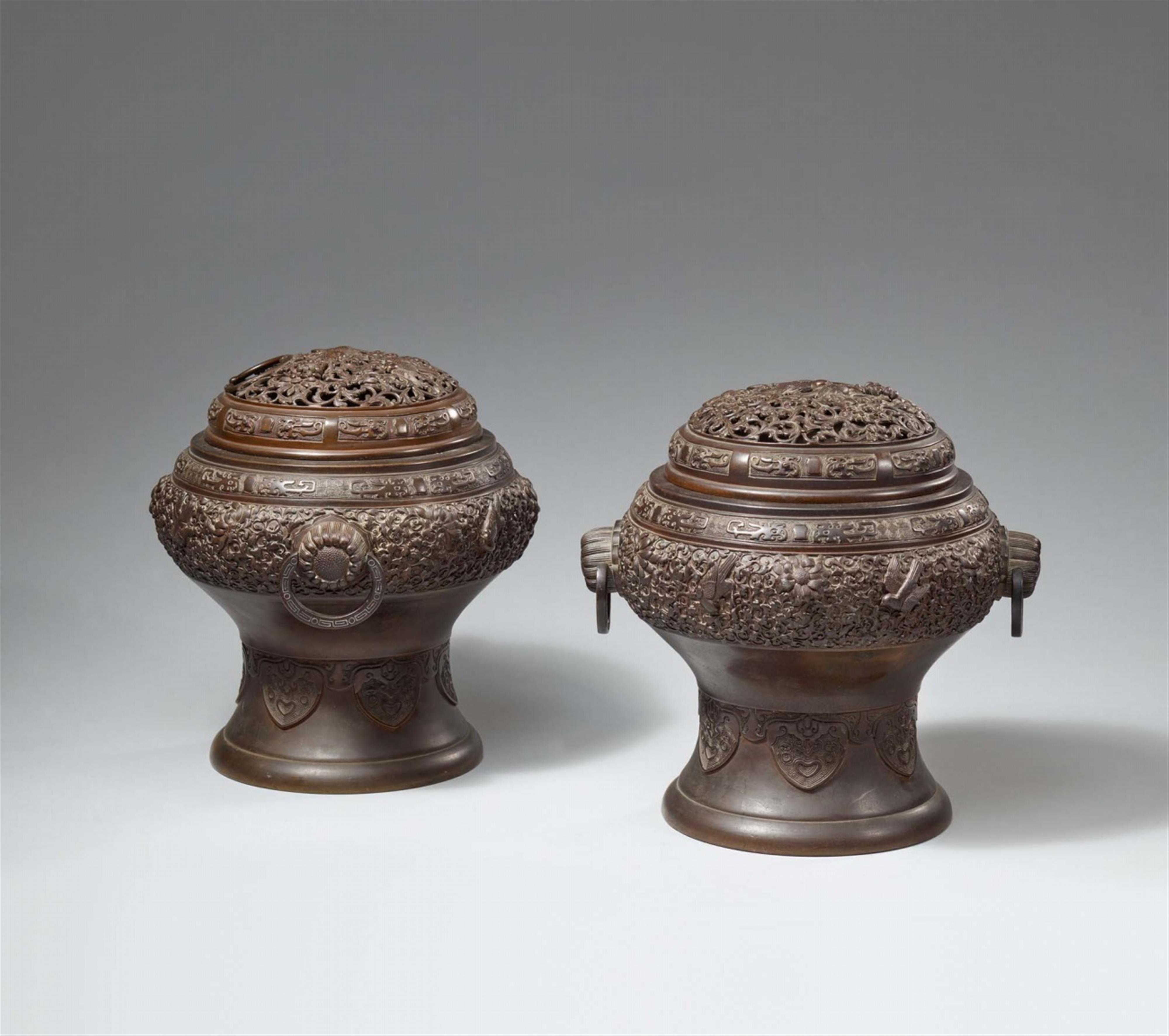 A pair of bronze handwarmers (teaburi). Late 19th century - image-2