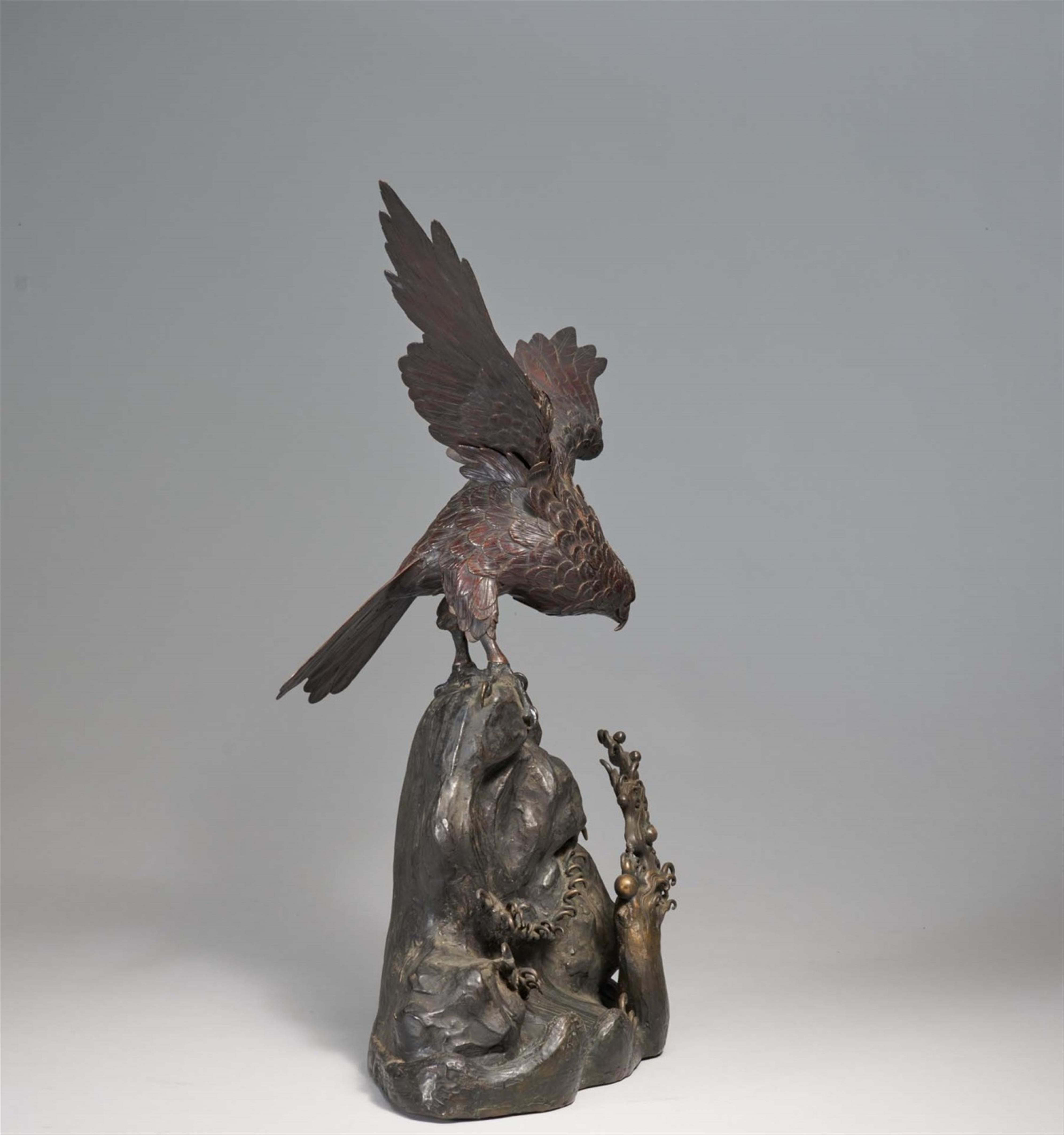 A large bronze okimono of a sea eagle. Late 19th century - image-4