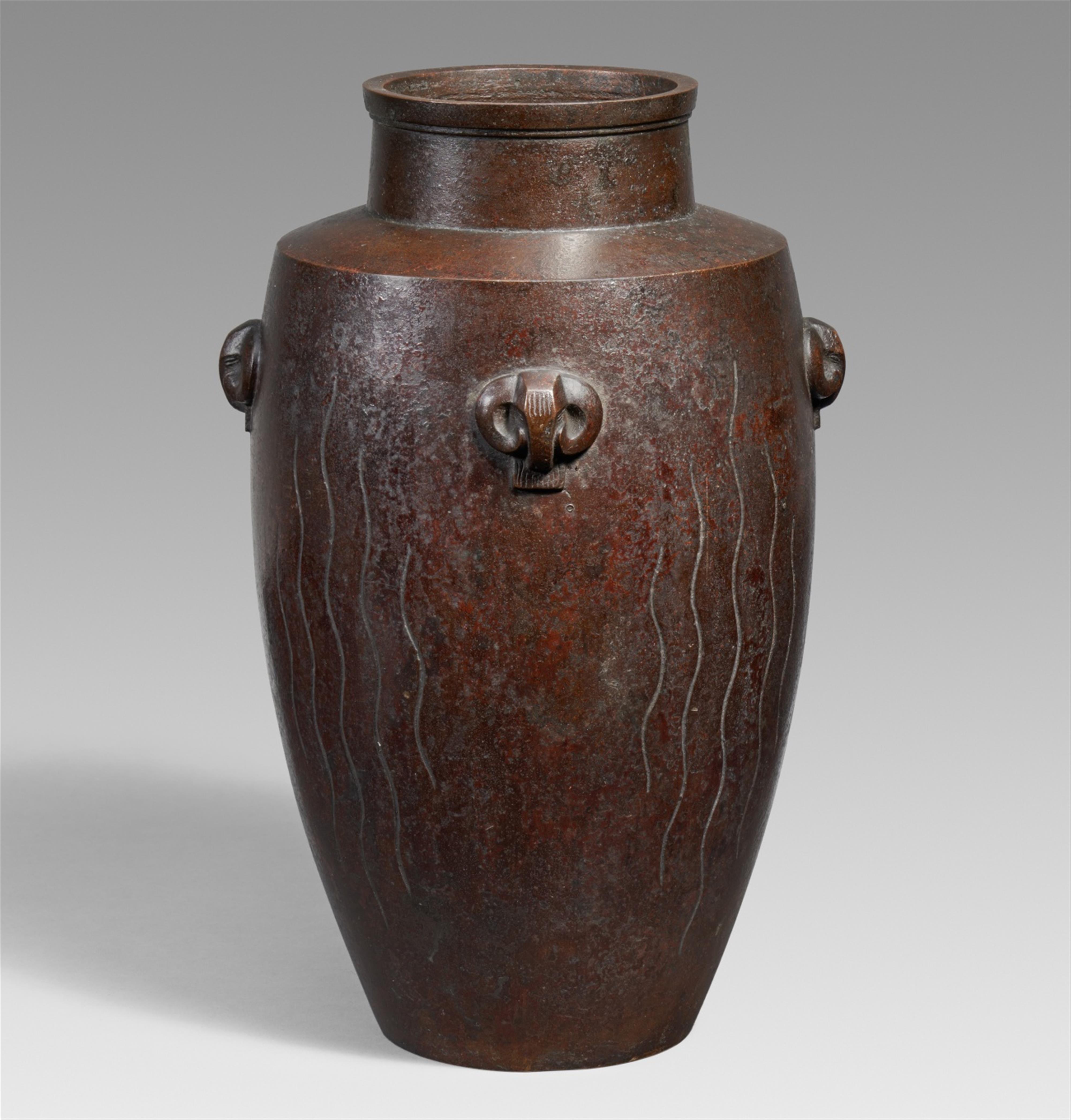 Große, sehr schwere Vase. Bronze. Frühes 20. Jh. - image-1