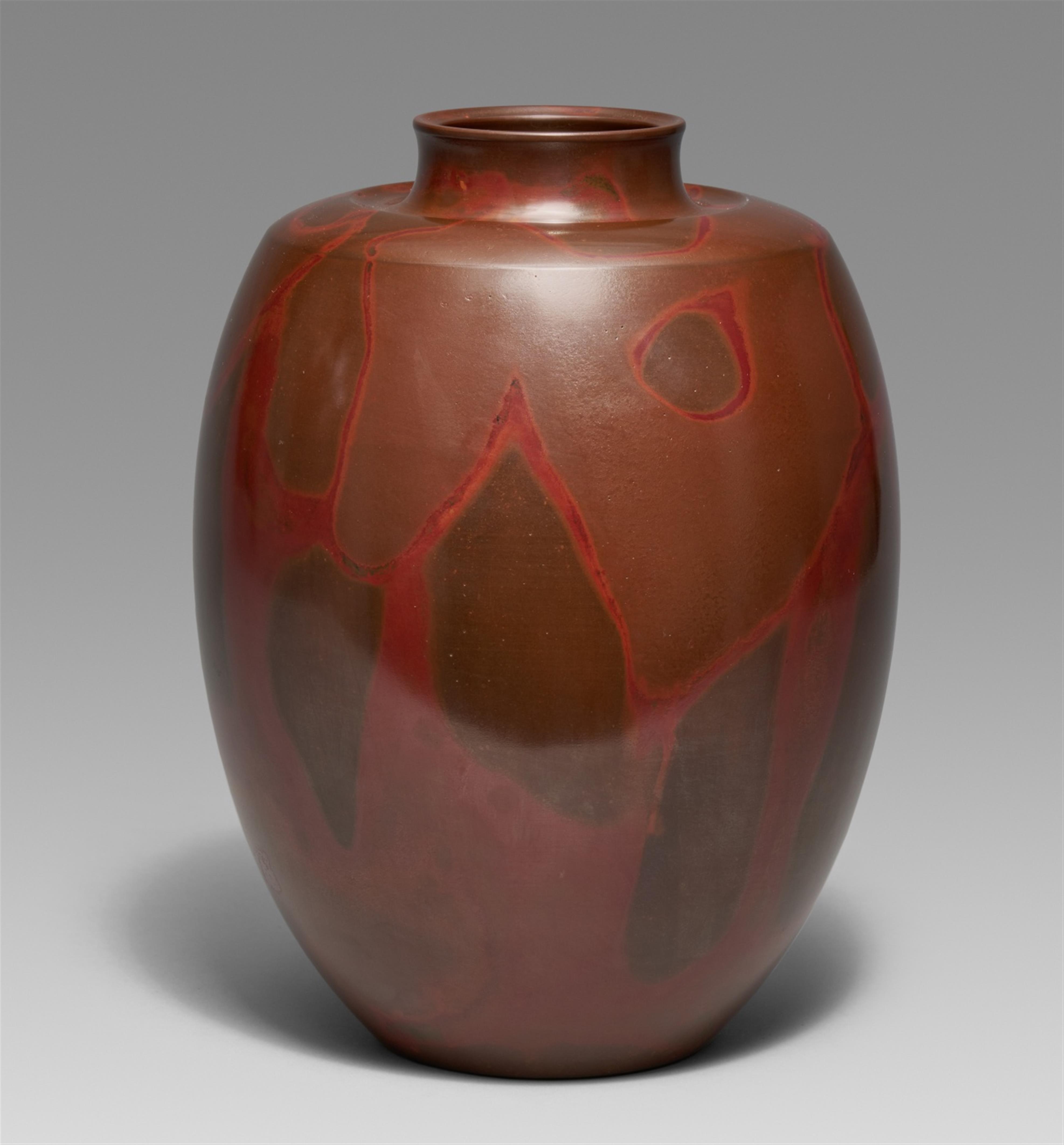 A bronze vase by Hannya Kankei (born 1933). Takaoka. Around 1980 - image-1