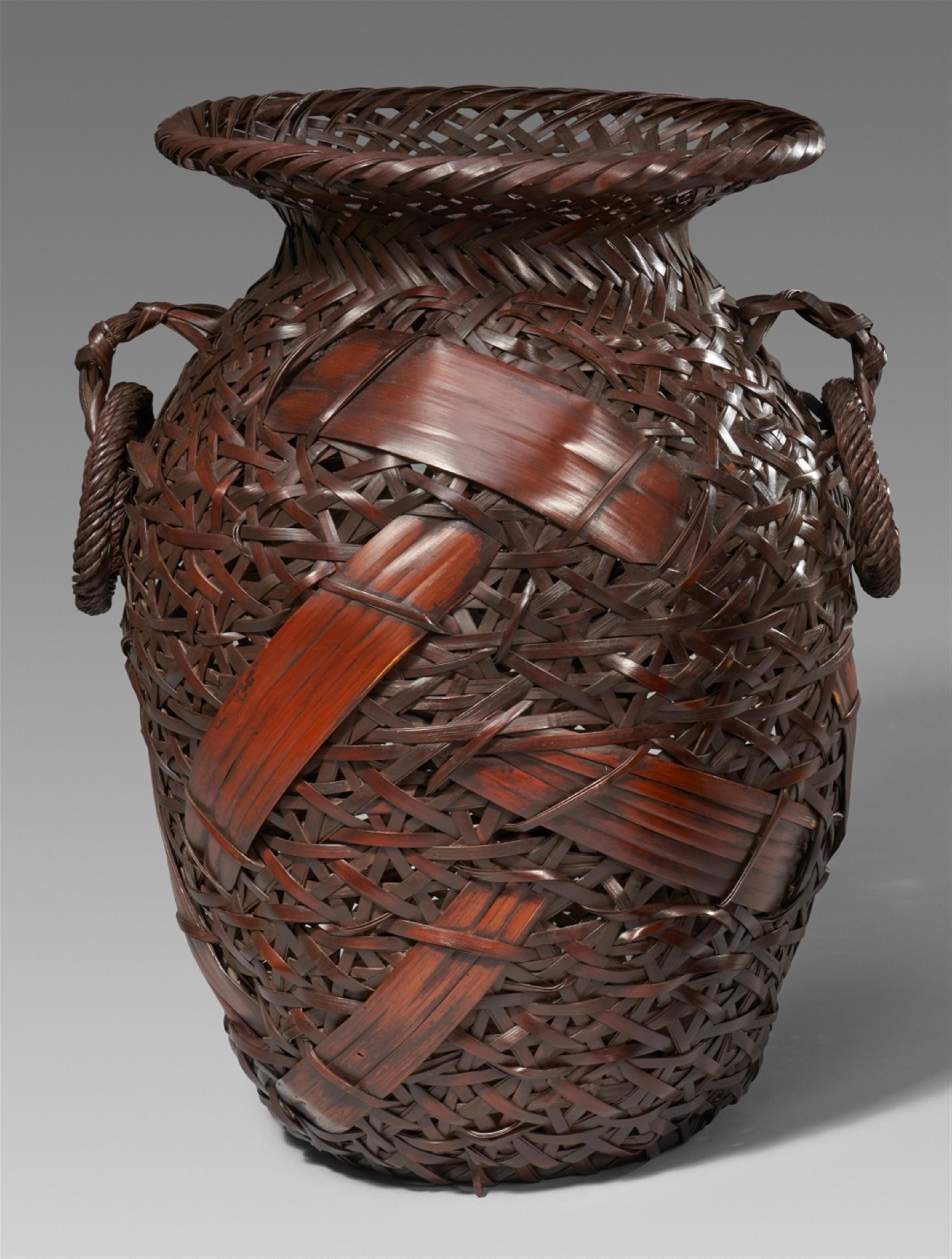 An exceptionally large bamboo ikebana basket. 20th century - image-1