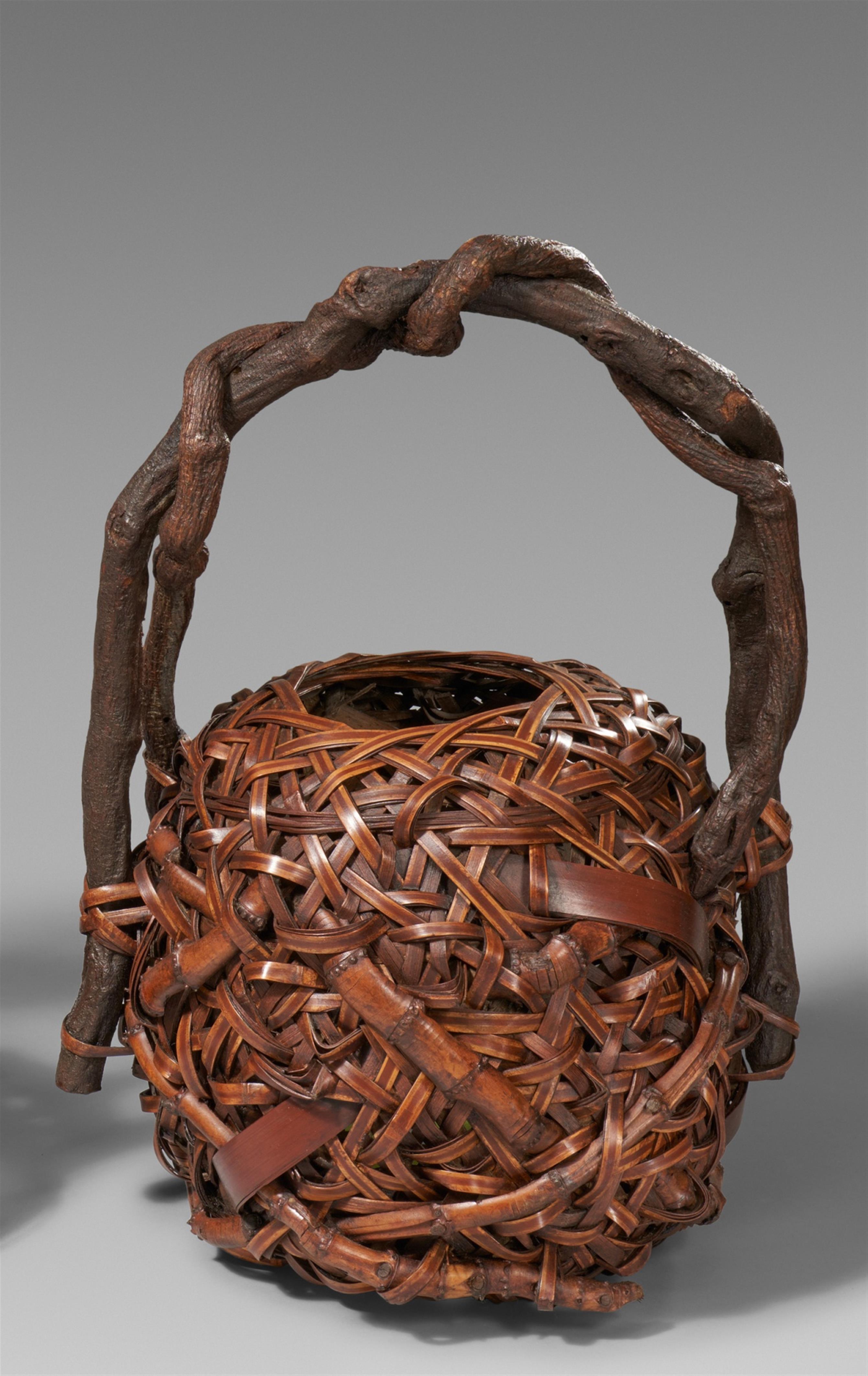 A large bamboo ikebana basket. 20th century - image-1