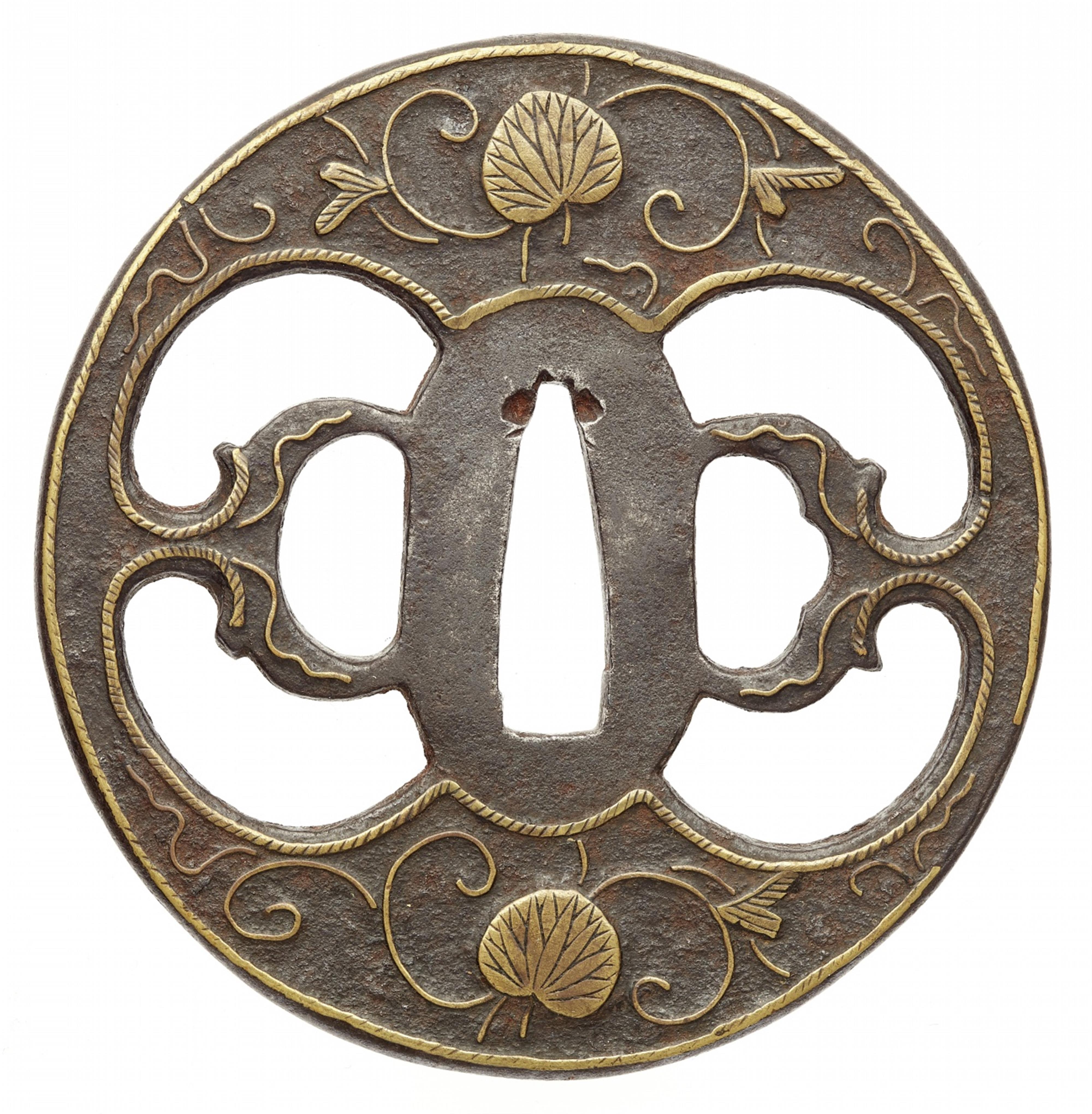 Tsuba. Eisen. Heianjô-Arbeit. Um 1600 - image-1