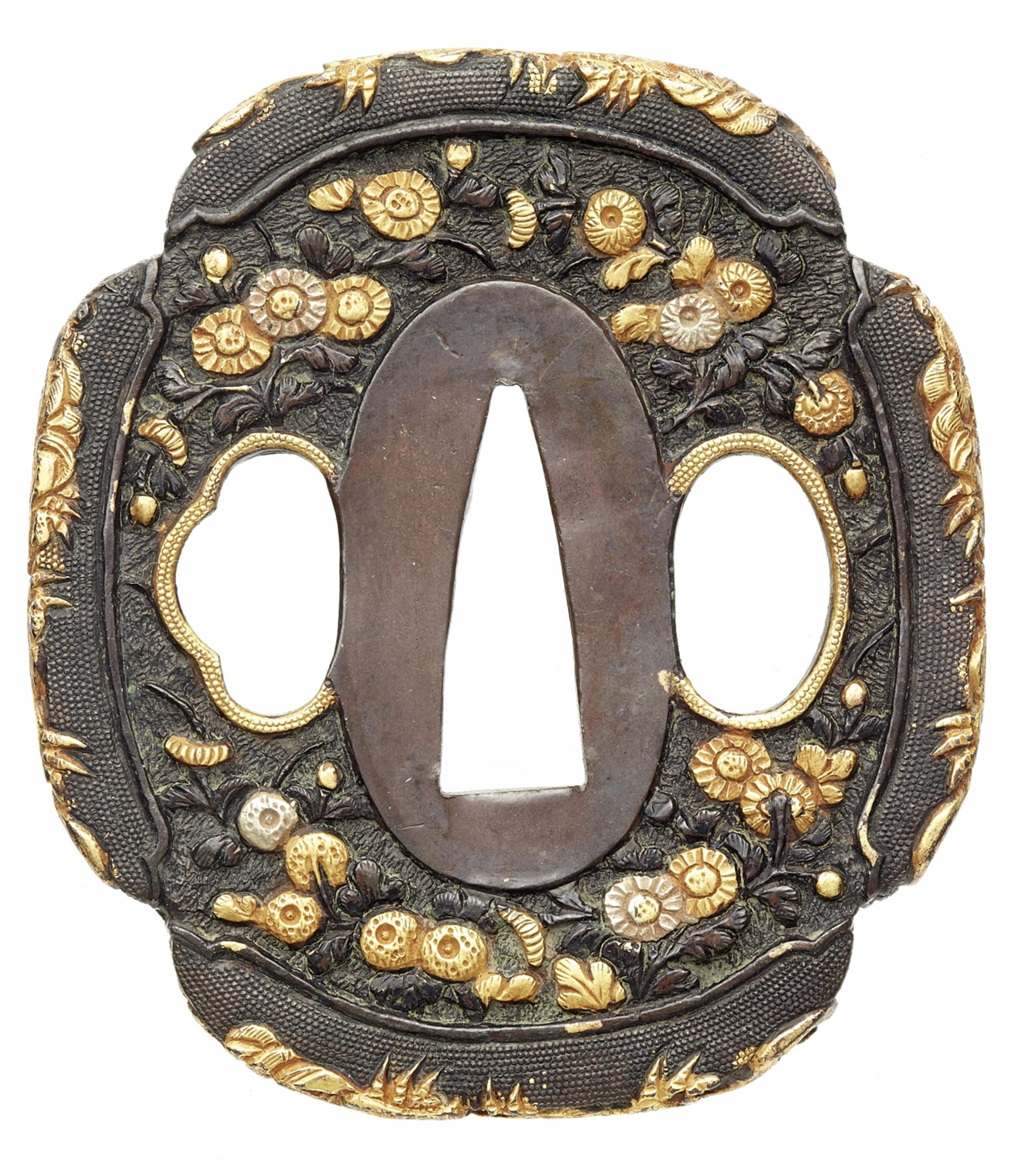 A Mino Goto shibuichi tsuba. 17th century - image-1