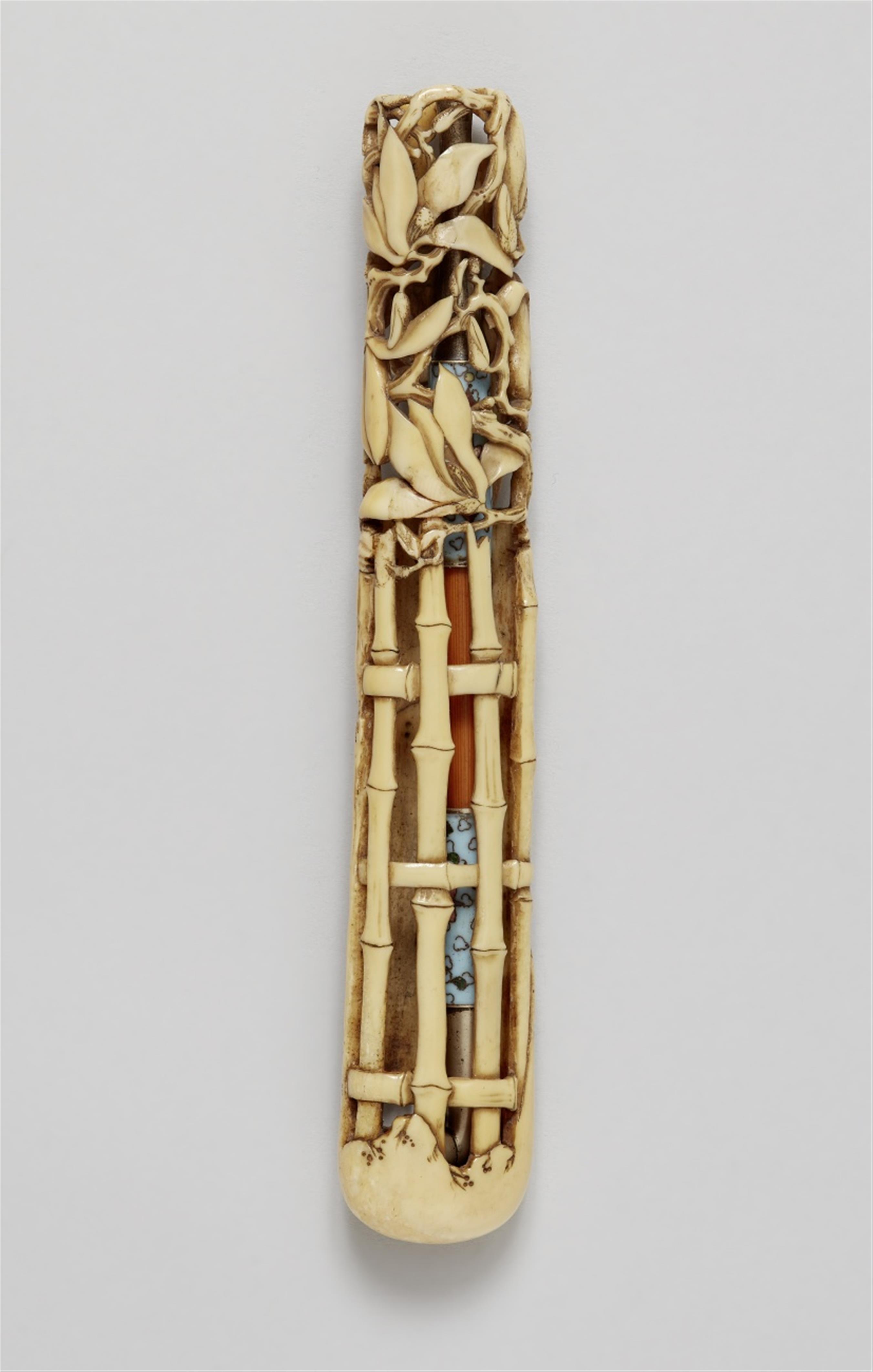 A walrus-tusk kiseruzutsu. 19th century - image-1