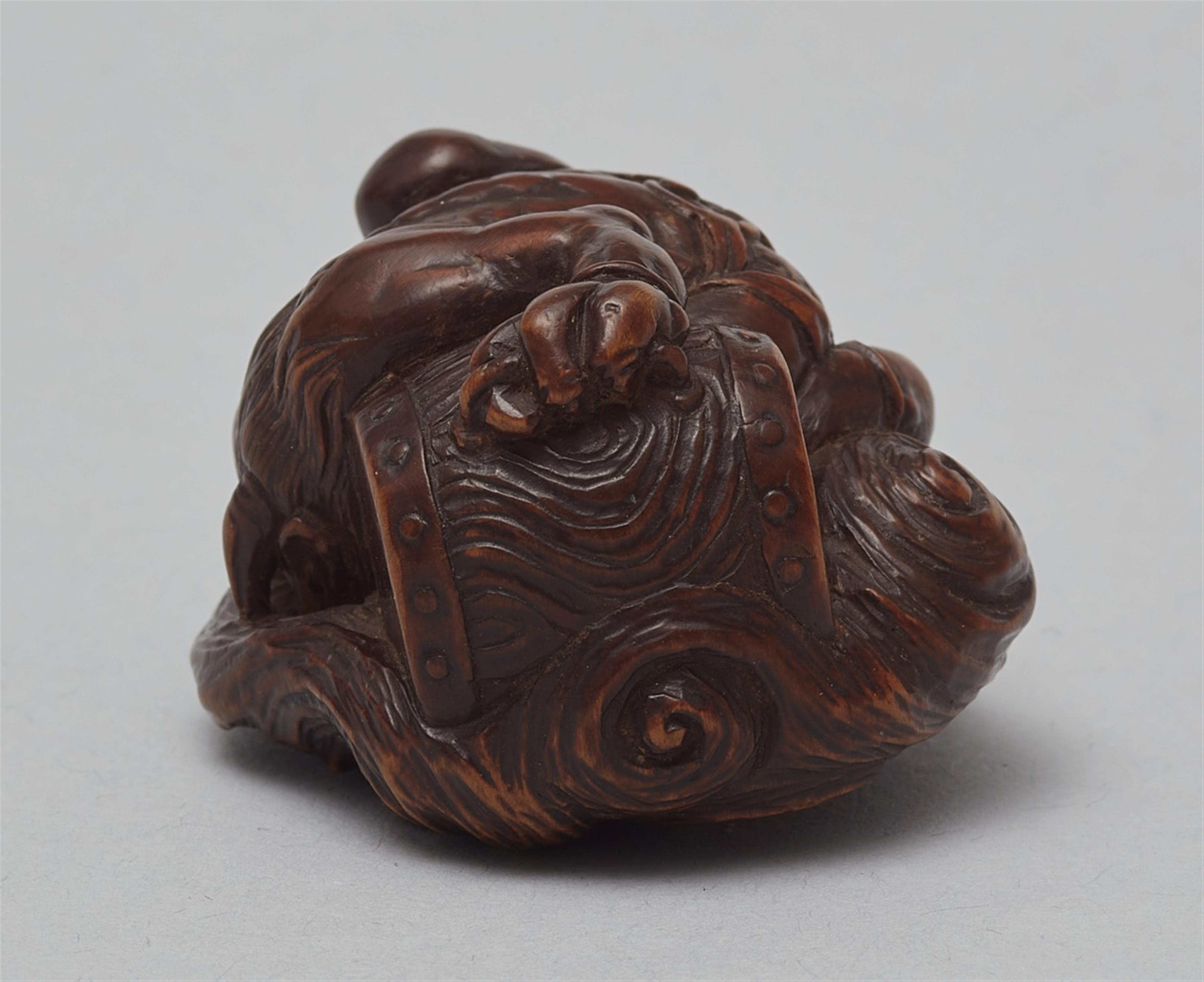 A boxwood netsuke of Raiden. Early 19th century - image-2