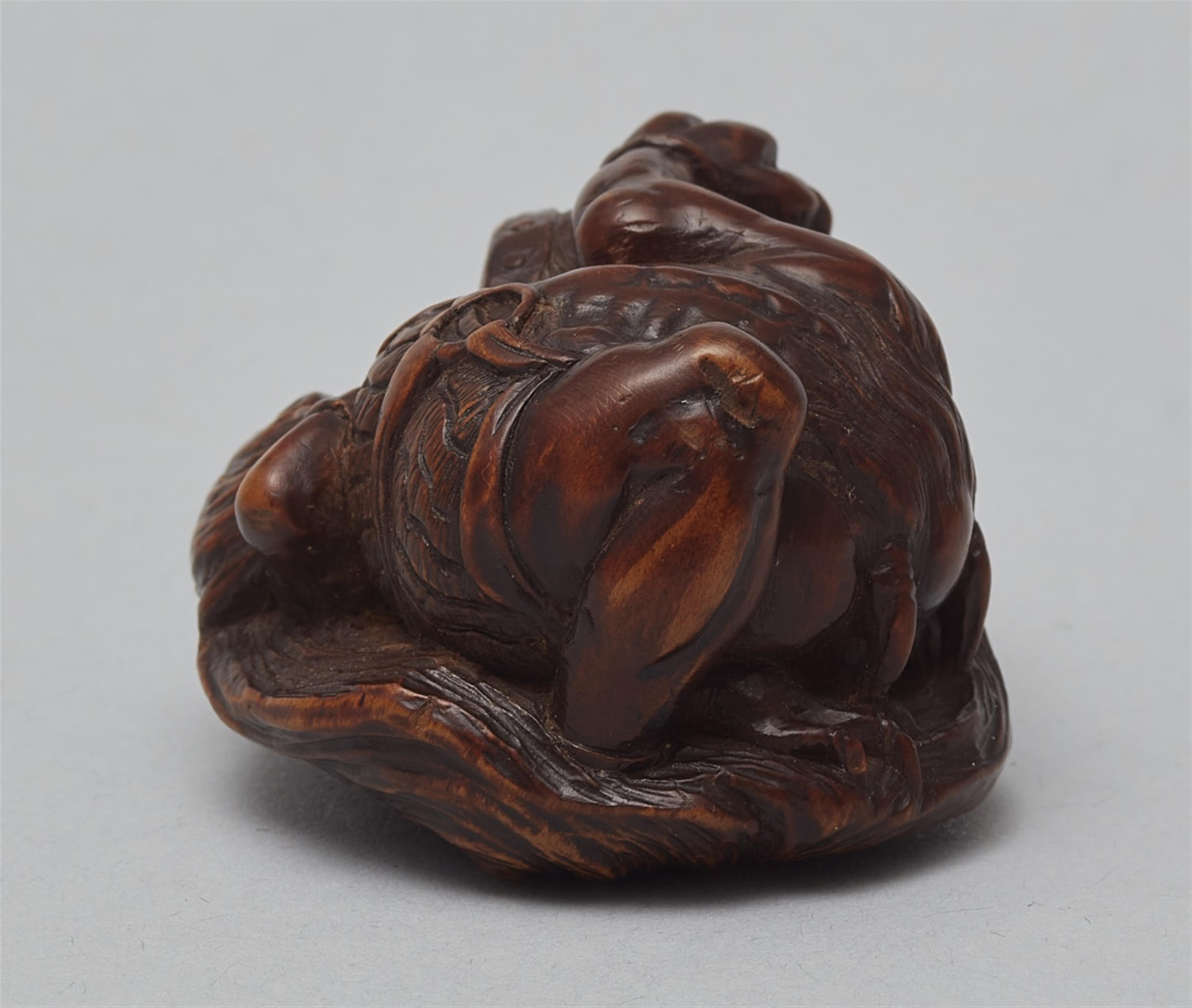 A boxwood netsuke of Raiden. Early 19th century - image-4