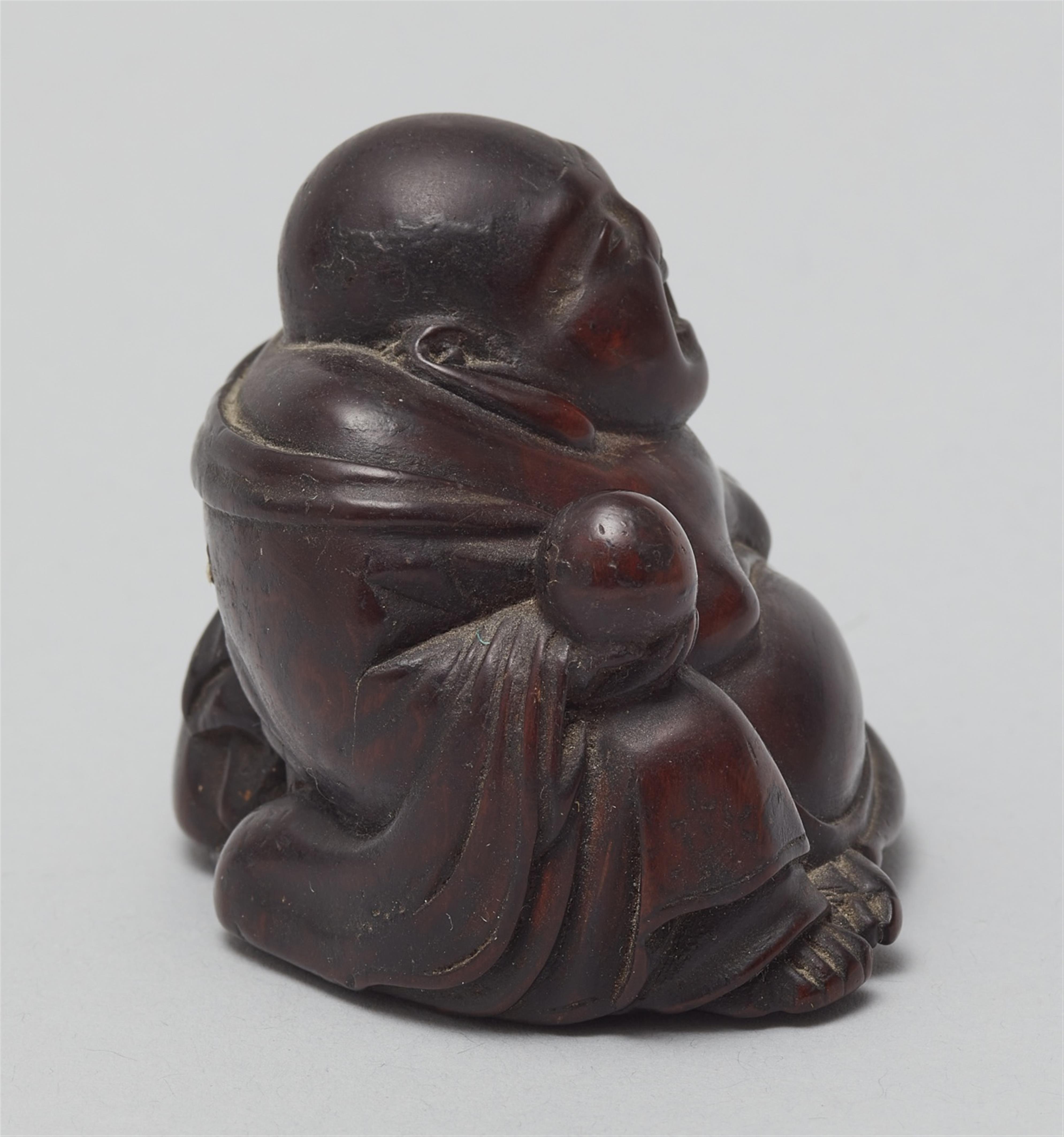 A wooden ashtray netsuke of Hotei. 19th century
 - image-4