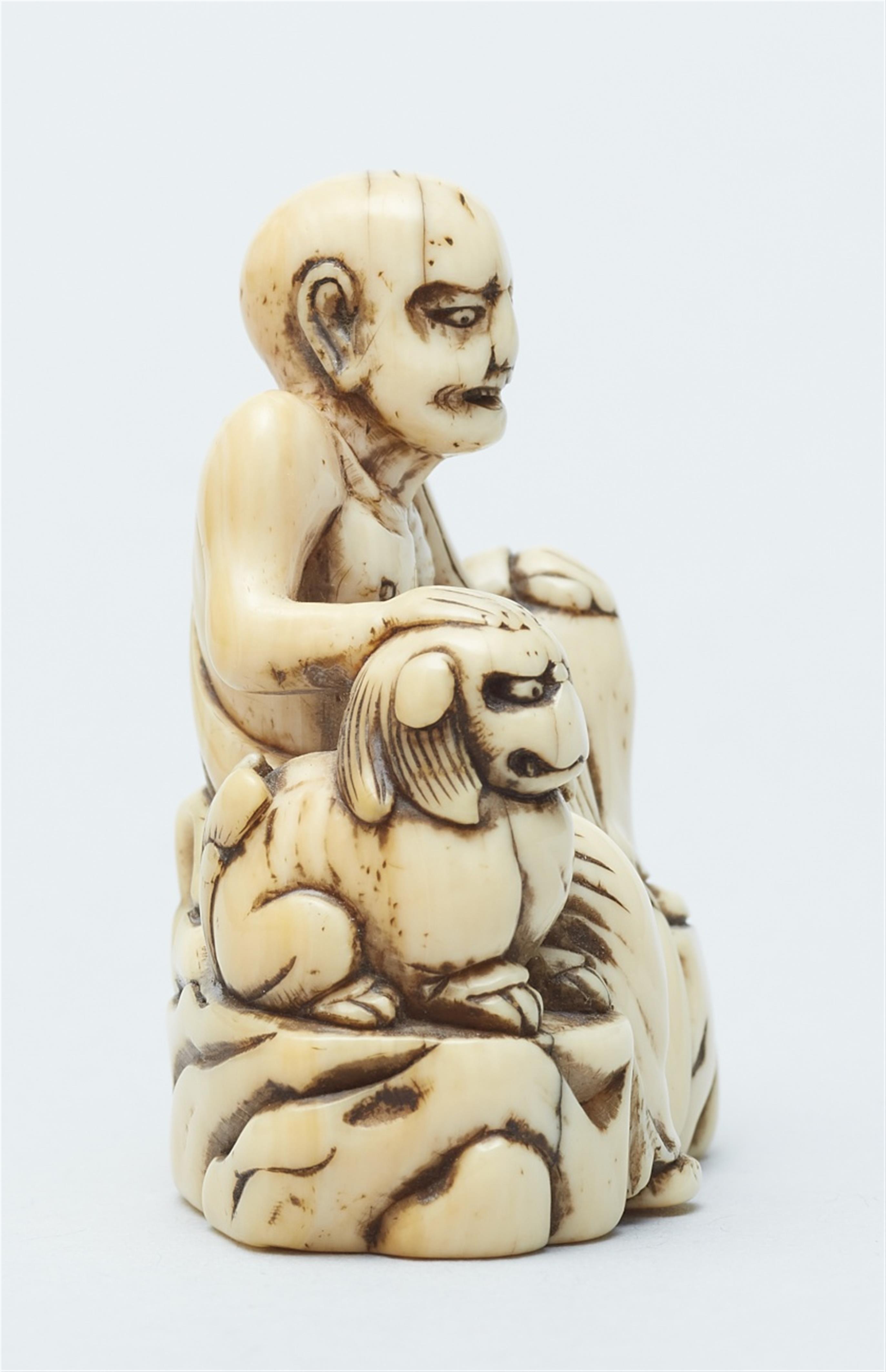 An ivory netsuke of a rakan. Second half 18th century - image-3