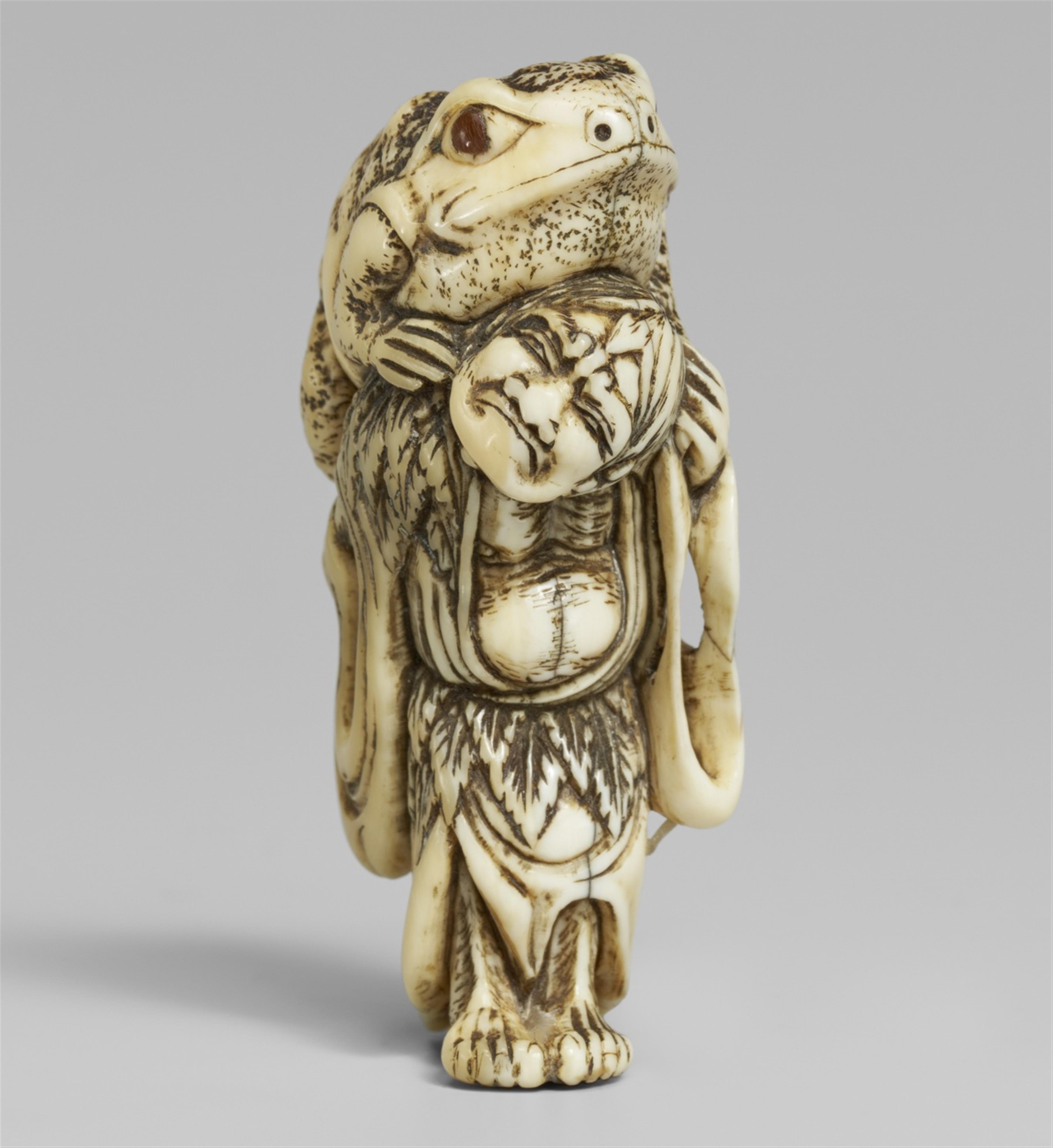 An ivory netsuke of Gama Sennin. Early 19th century - image-1