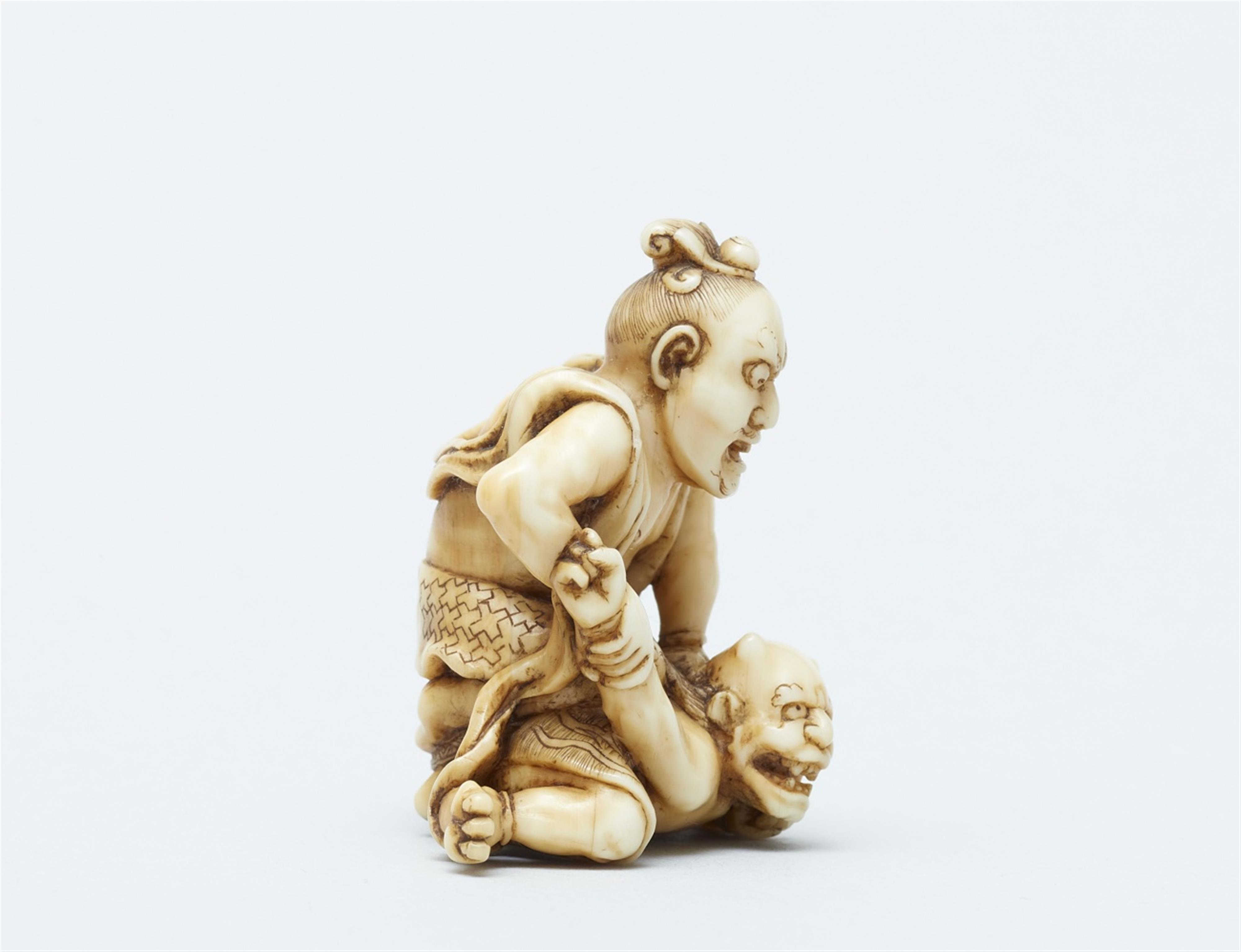 An ivory netsuke of a Nio und oni, by Hikaku. 19th century - image-4