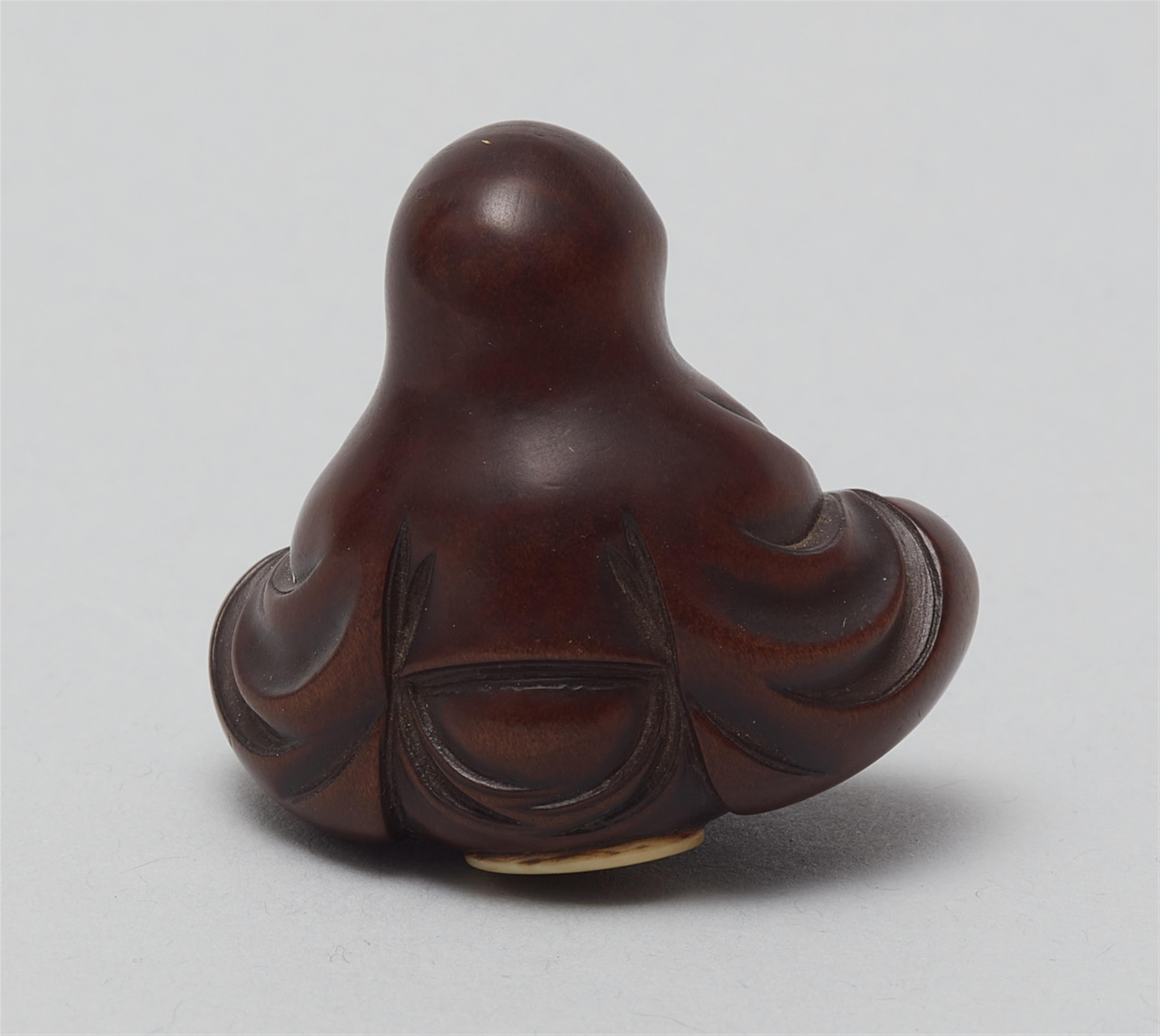 A boxwood netsuke of Daruma. Mid-19th century - image-2