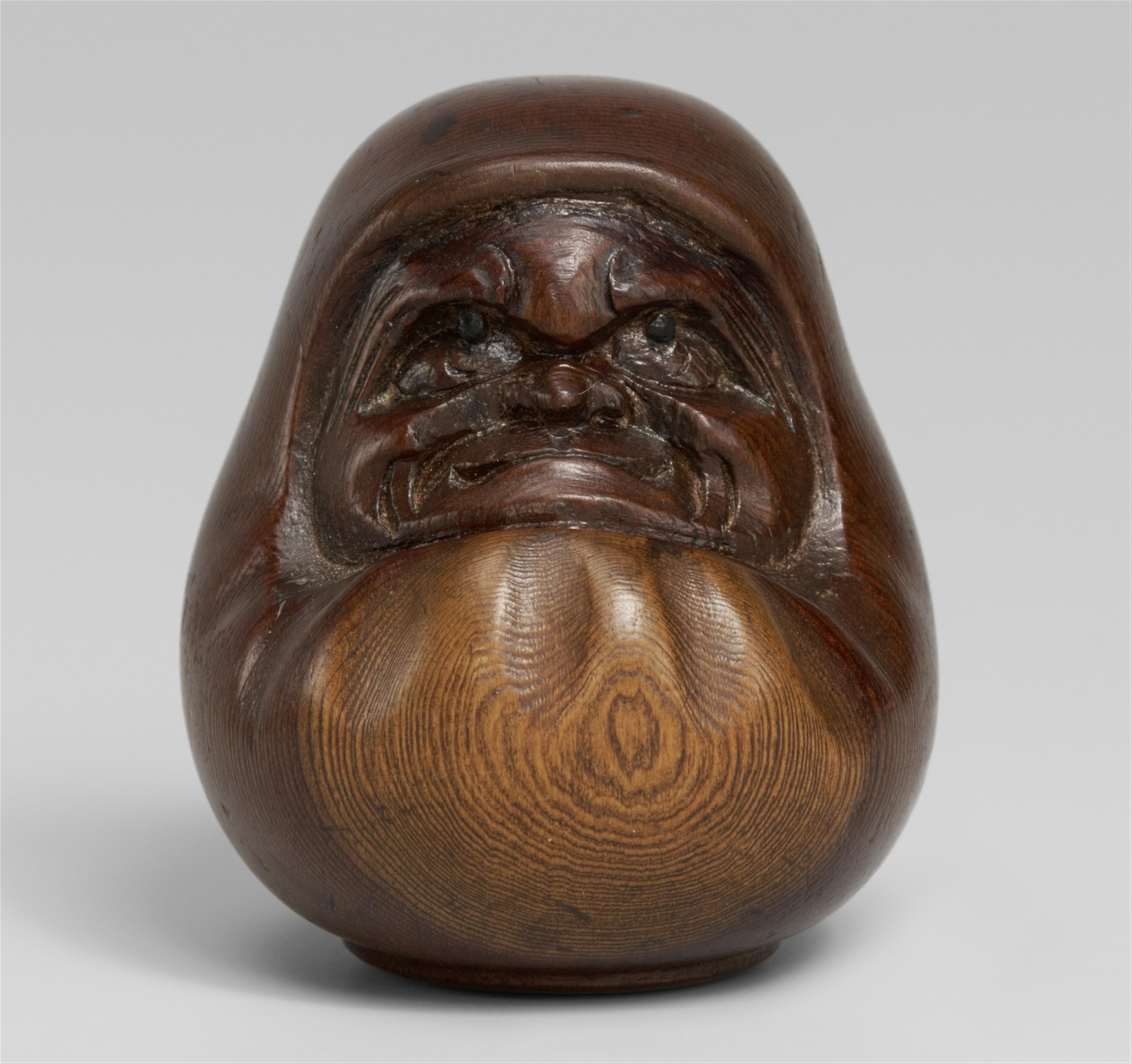 A yew wood netsuke of a Daruma doll, by Sukeyuki. Hida-Takayama. Around 1900 - image-1