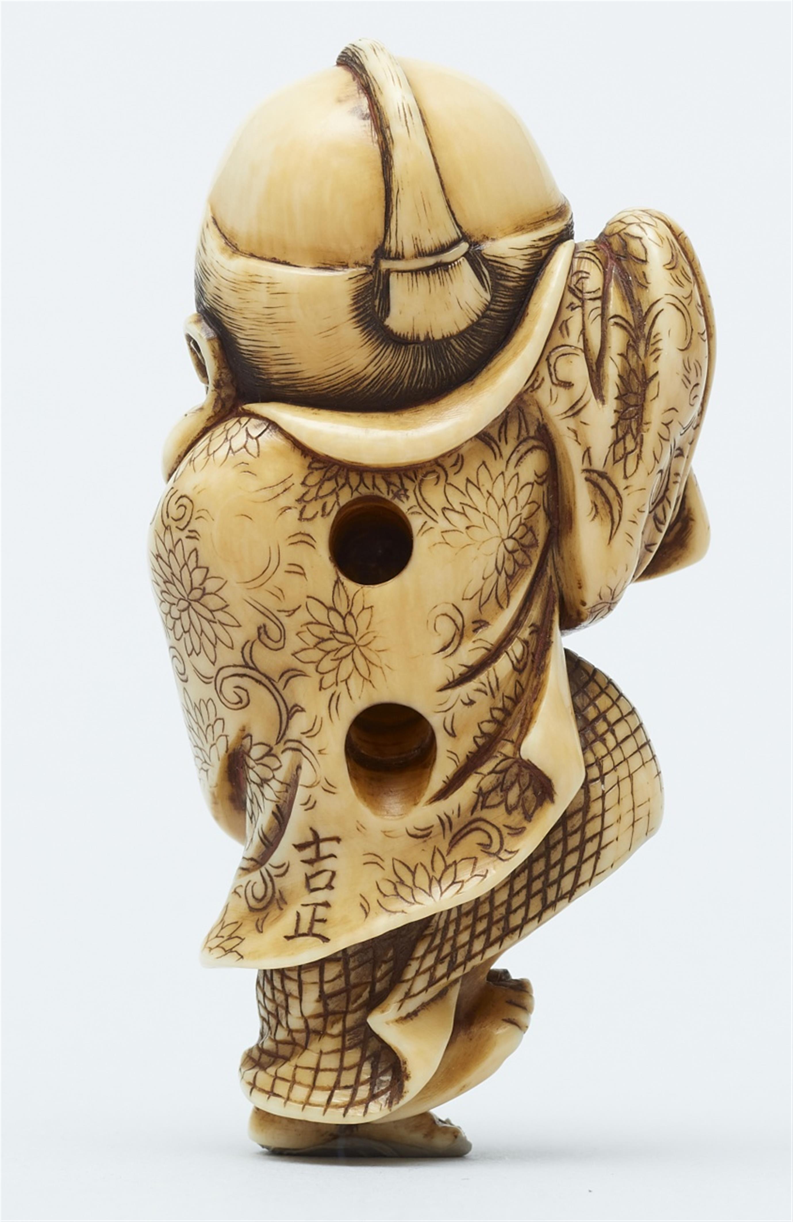 An ivory netsuke of a laughing Fukusuke. Early 19th century - image-2