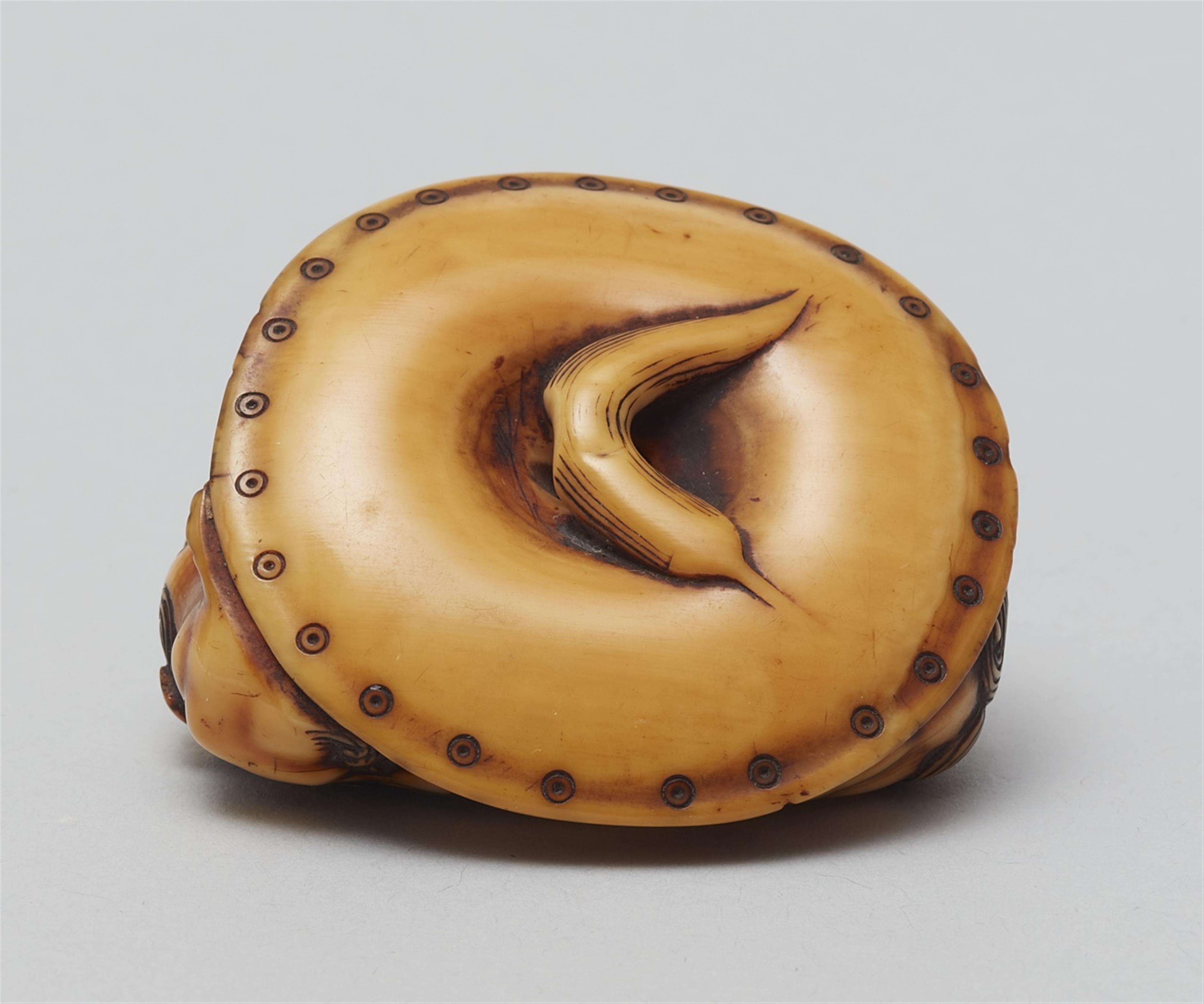 A stained ivory netsuke of a shishi lying on a cushion. Early 19th century - image-5