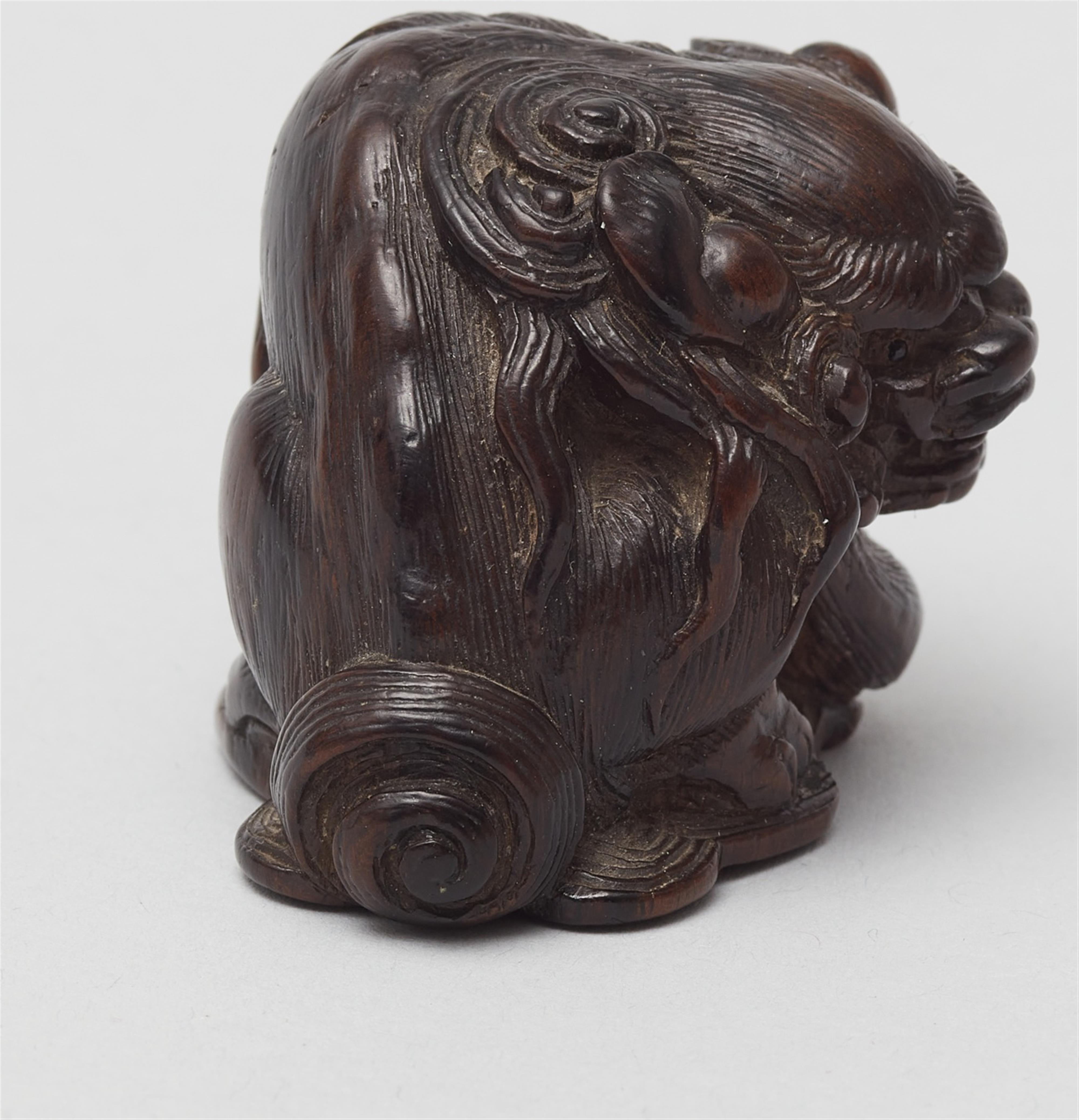 A large dark wood netsuke of a shishi. 19th century - image-4