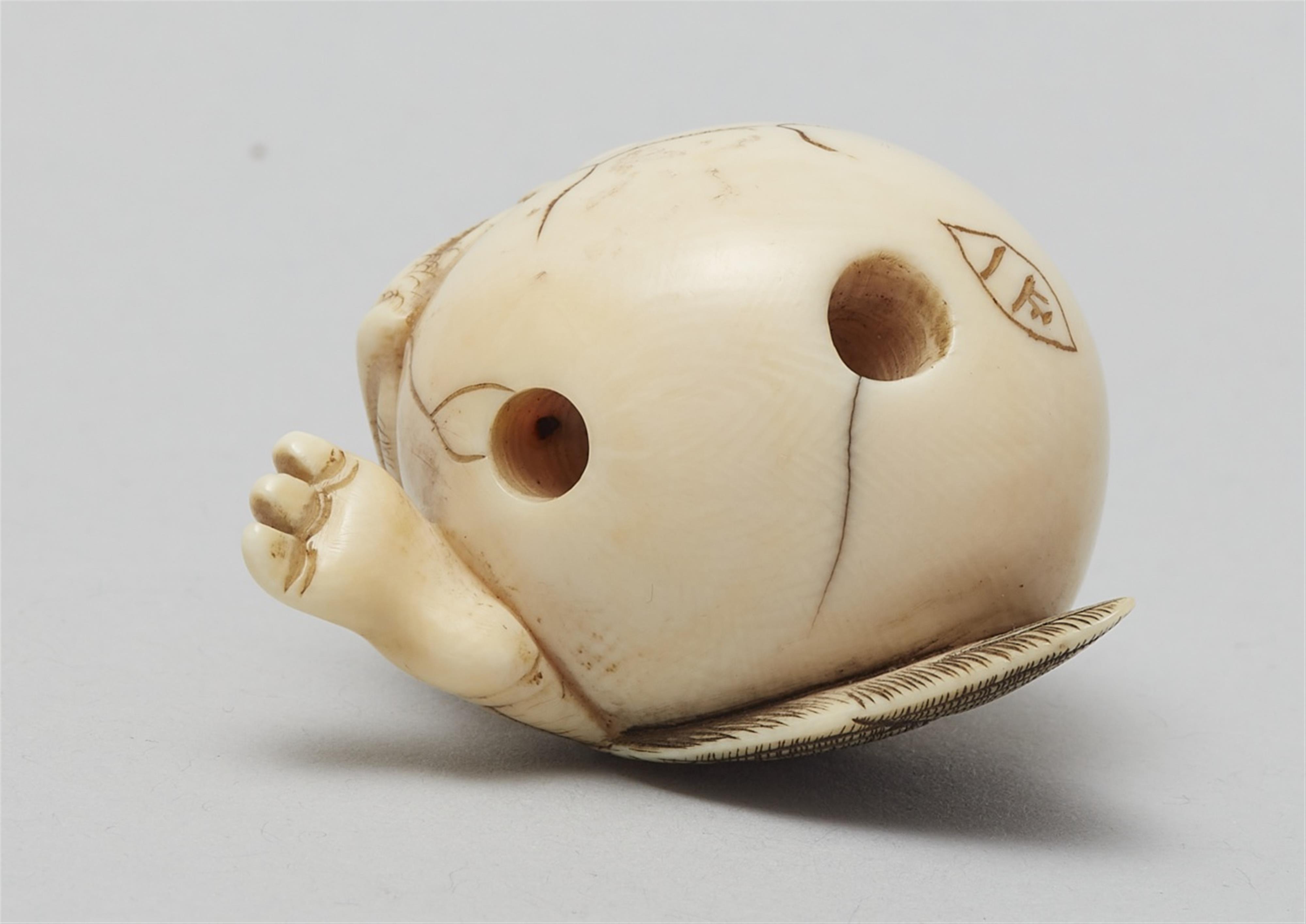 An ivory netsuke of a tengu no tamago. 19th century - image-6