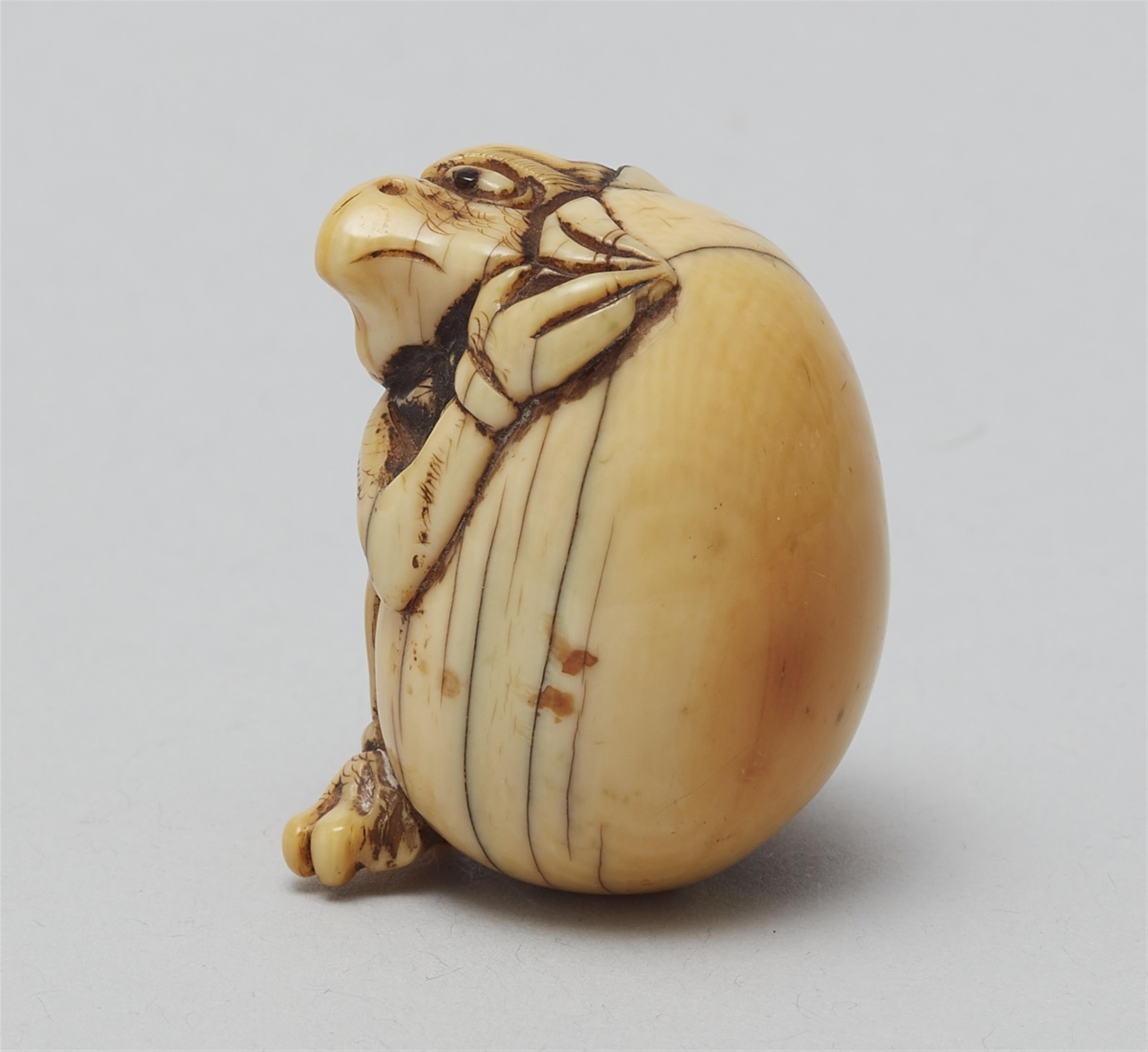 An ivory netsuke of a tengu no tamago. Second half 18th century - image-3