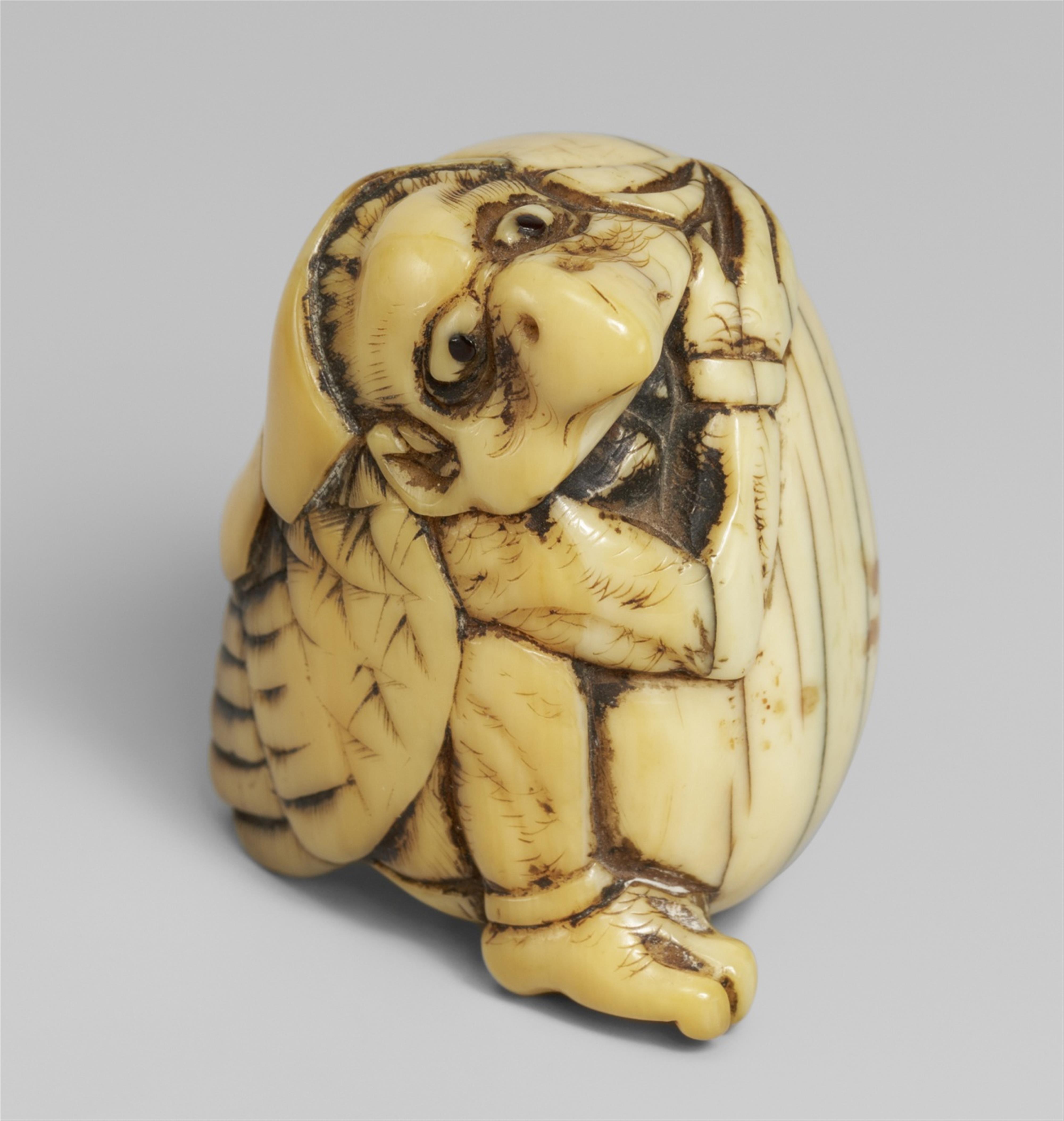 An ivory netsuke of a tengu no tamago. Second half 18th century - image-1