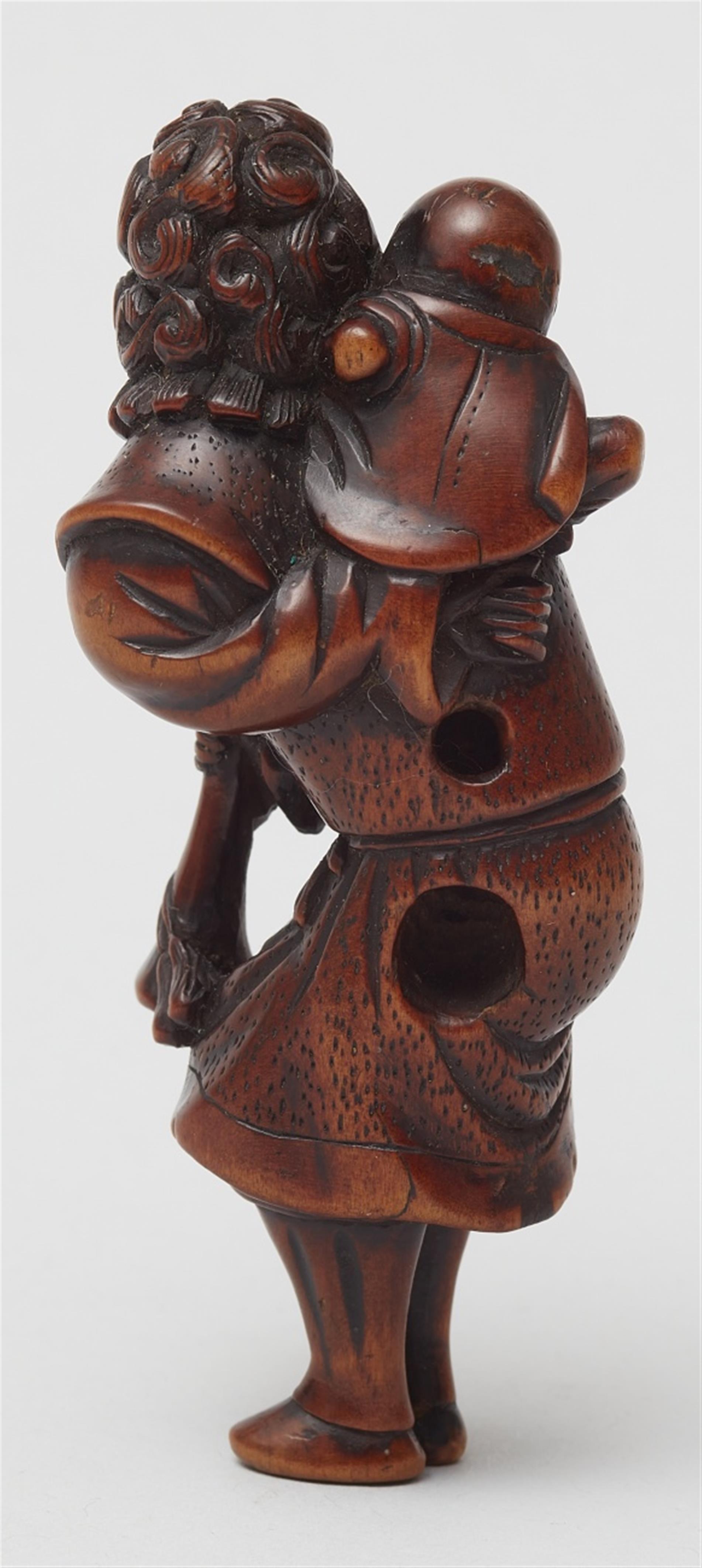 A boxwood netsuke of a Dutchman. 18th century - image-3