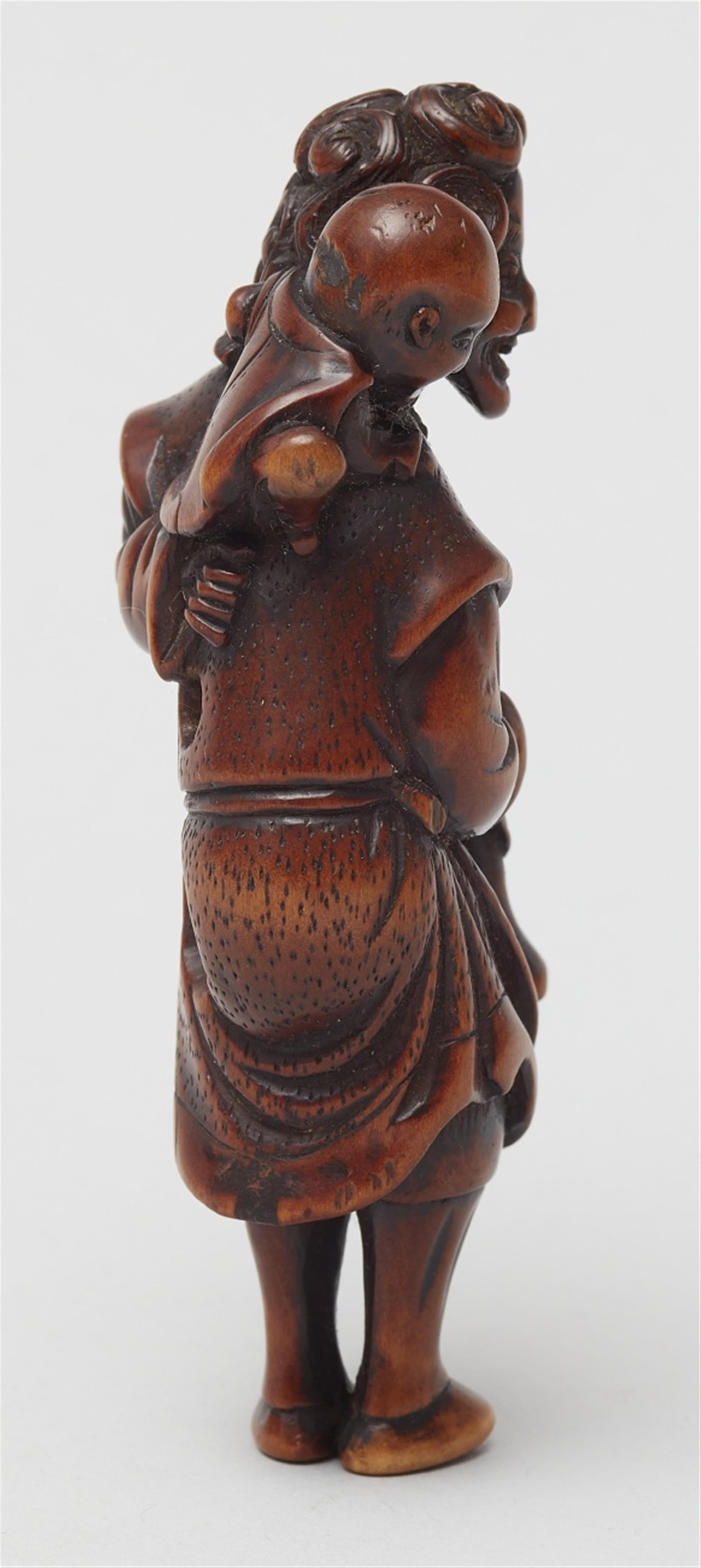 A boxwood netsuke of a Dutchman. 18th century - image-4