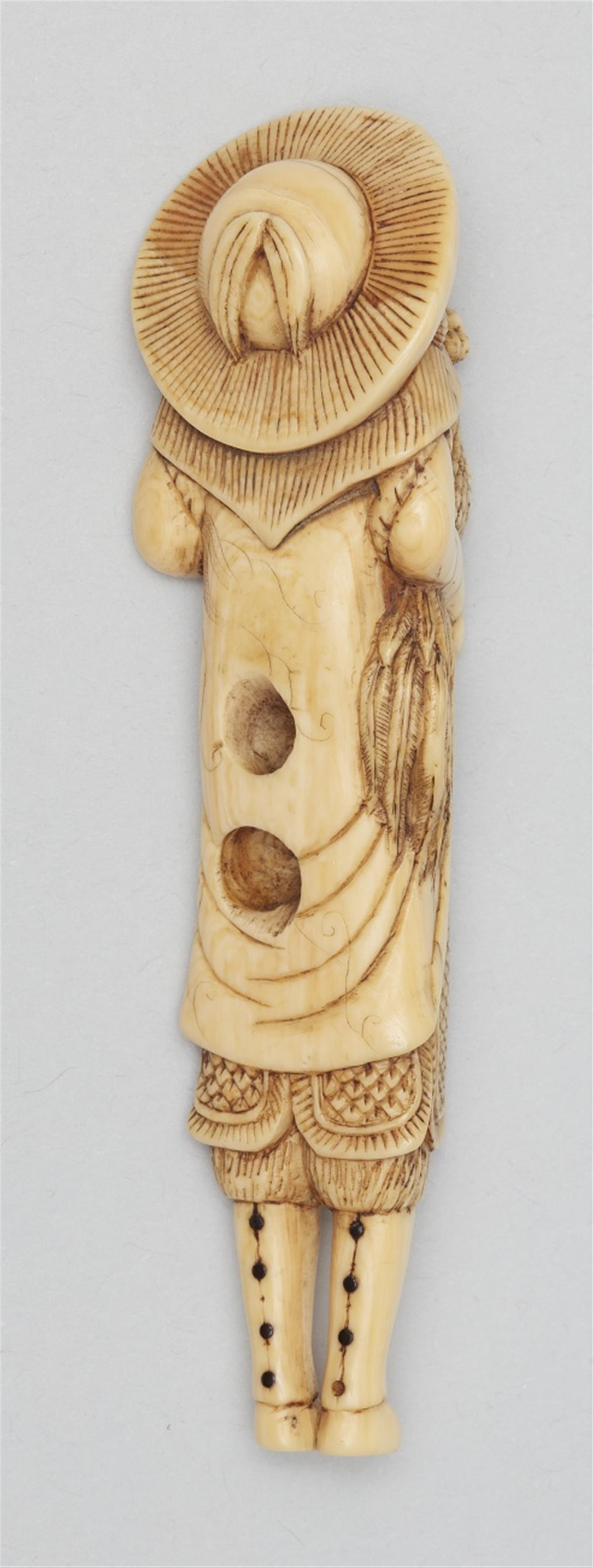 An ivory netsuke of a Dutchman with a cockerel. 18th century or later - image-2