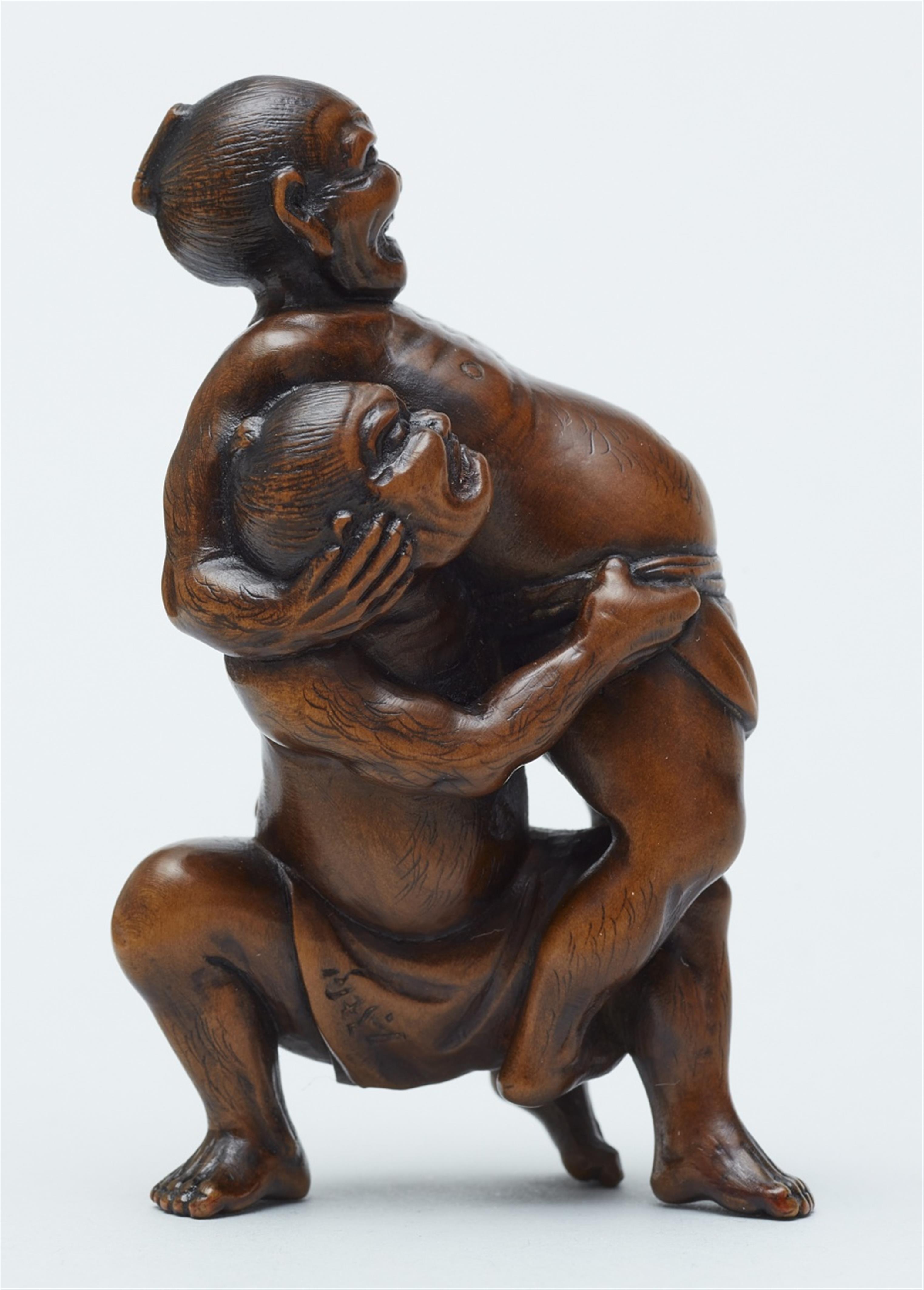 A boxwood okimono netsuke of two wrestlers, by Unhodo Masayoshi. Late 19th century - image-3