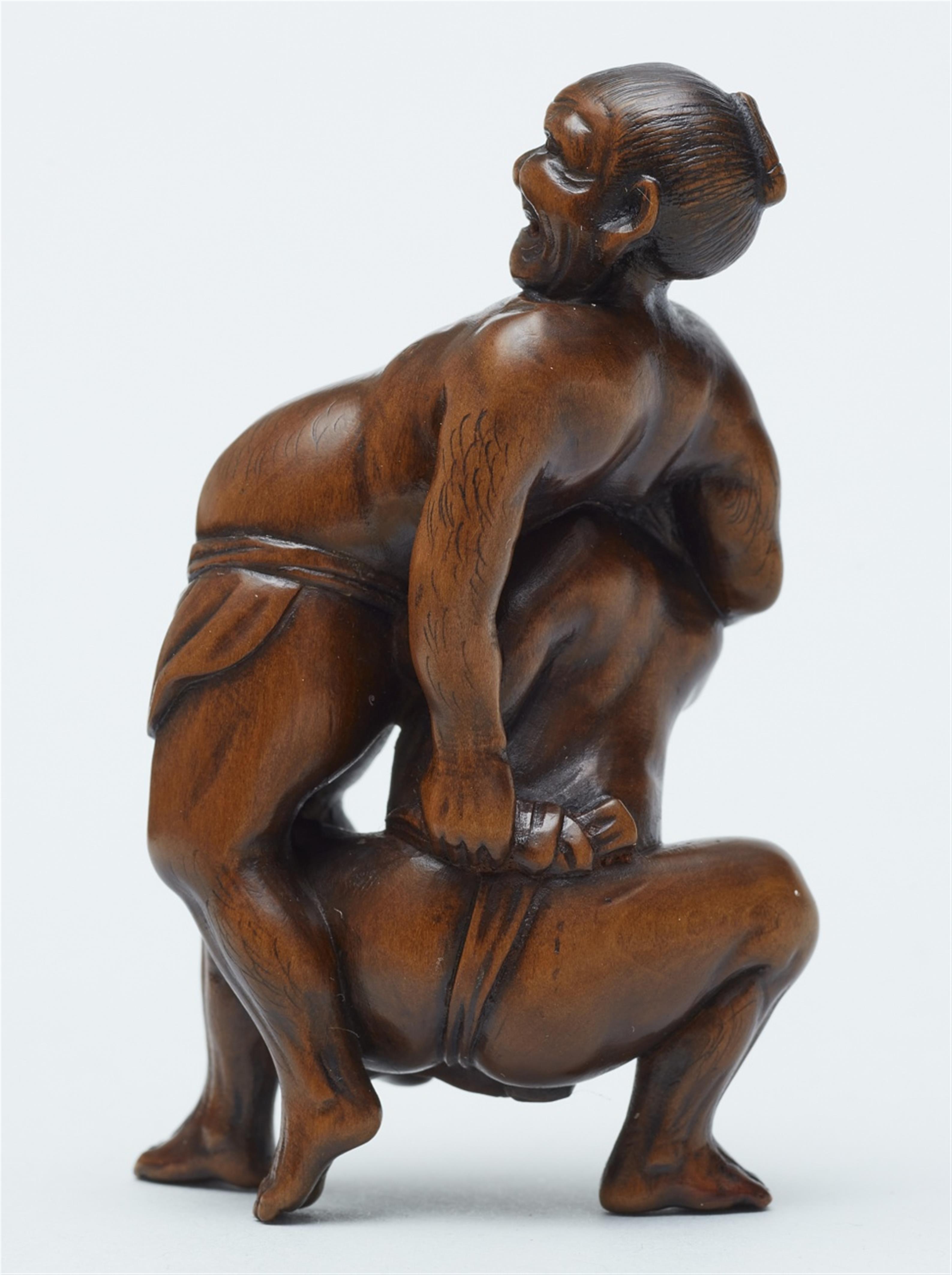 A boxwood okimono netsuke of two wrestlers, by Unhodo Masayoshi. Late 19th century - image-4