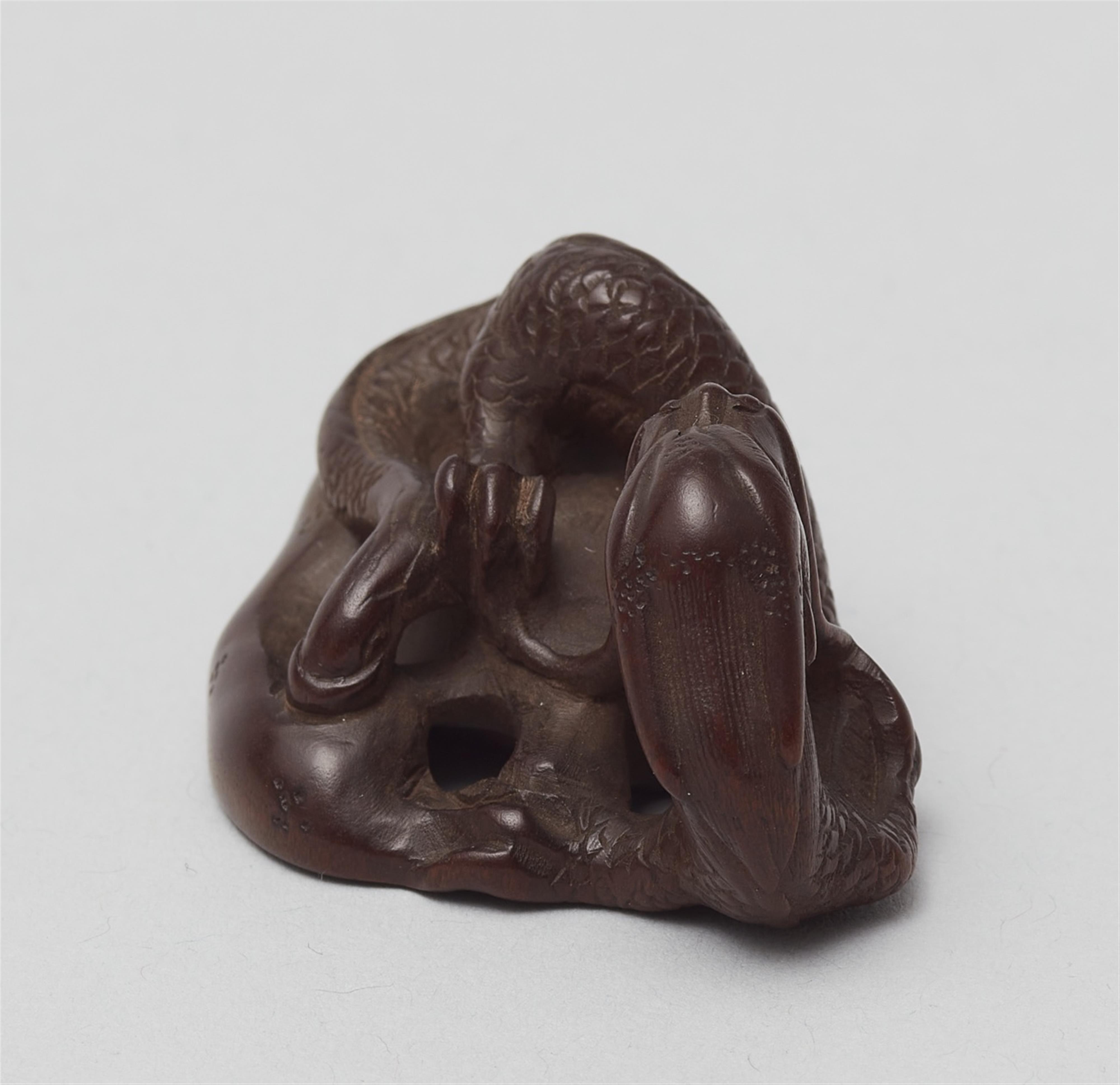 A wood netsuke of a slender  two-horned dragon. 19th century - image-3