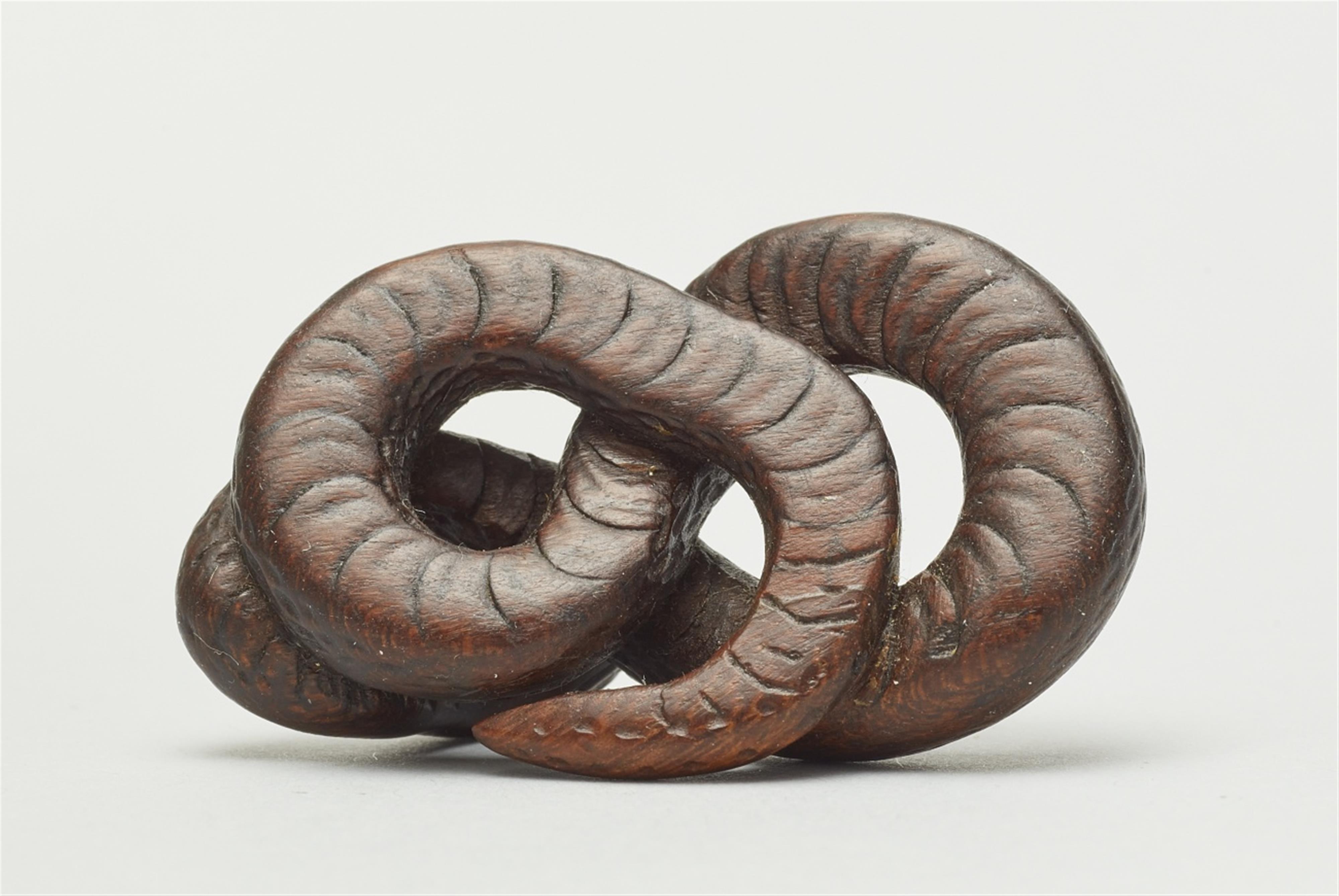 A wood netsuke of a snake. First half 19th century - image-6