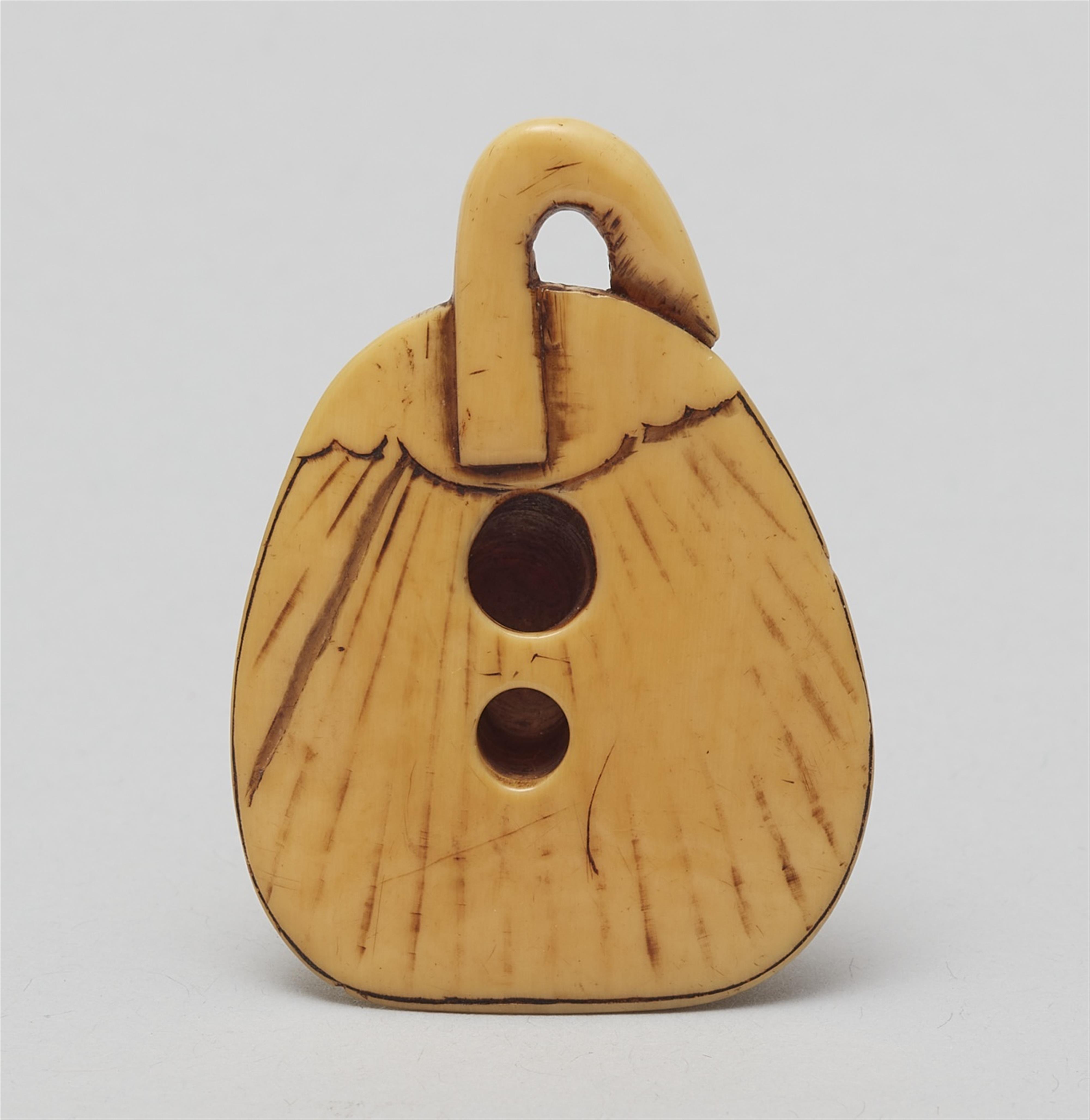 An ivory netsuke of a dog on an uchiwa. First half 19th century - image-5