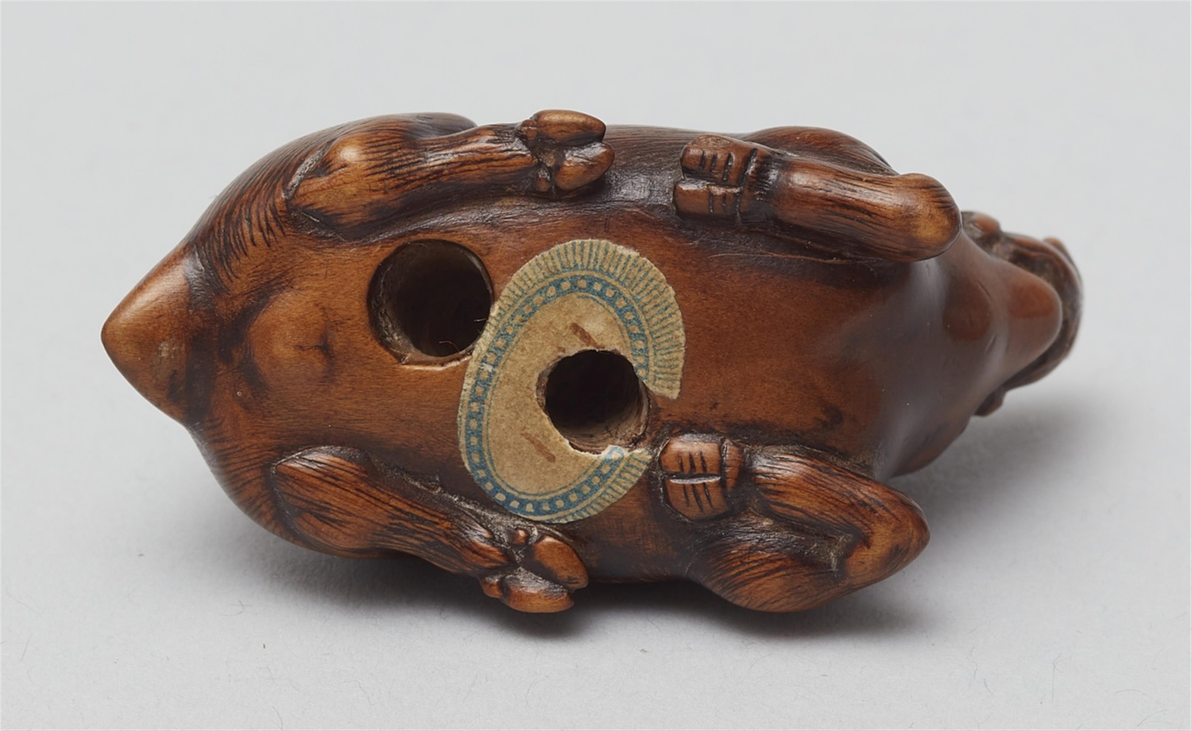 A boxwood netsuke of a boar. 19th century - image-2