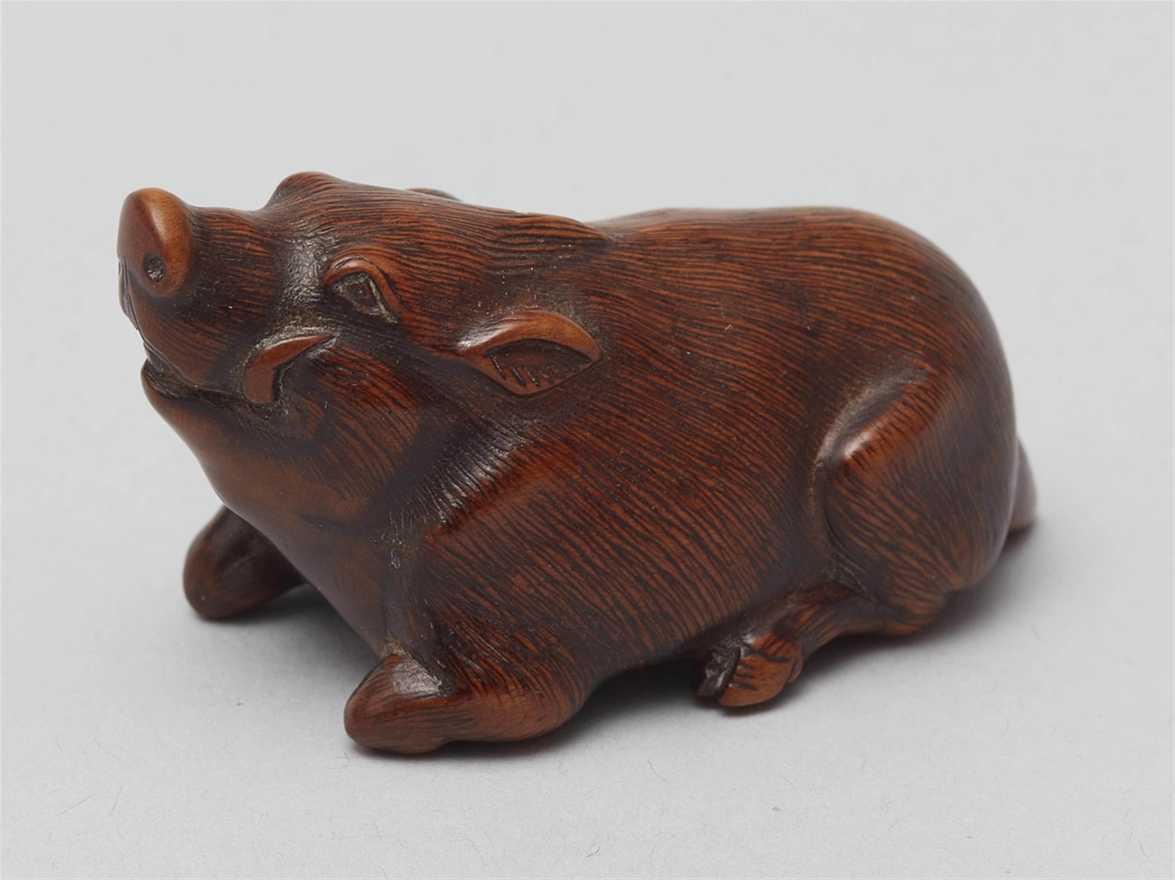 A boxwood netsuke of a boar. 19th century - image-4