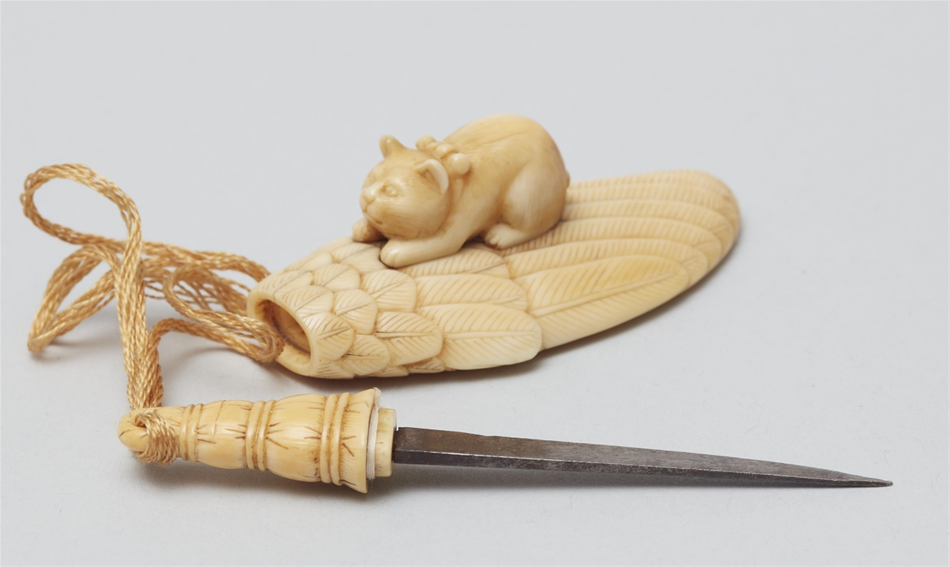 An ivory netsuke of a cat on a hand broom. 19th century - image-4