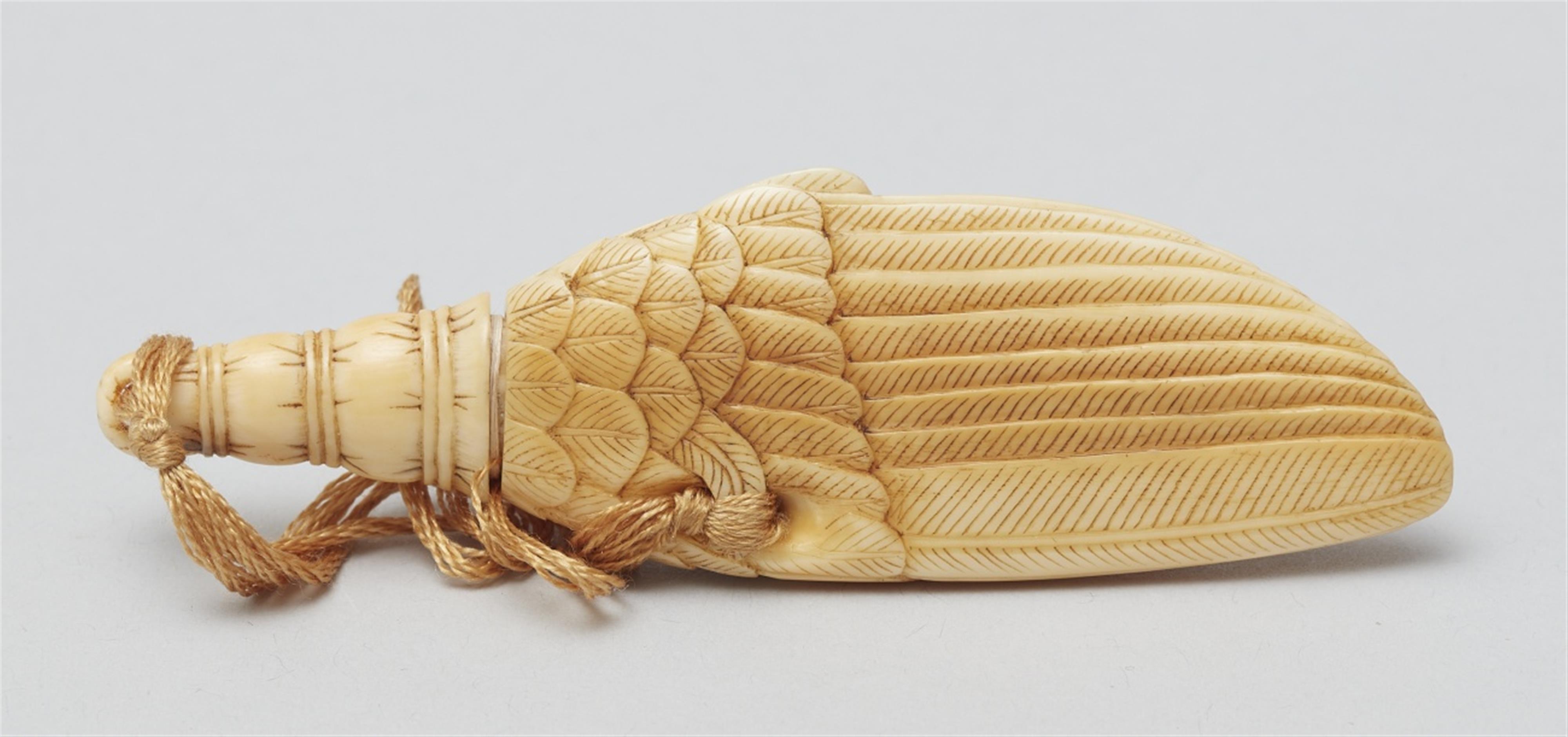 An ivory netsuke of a cat on a hand broom. 19th century - image-5