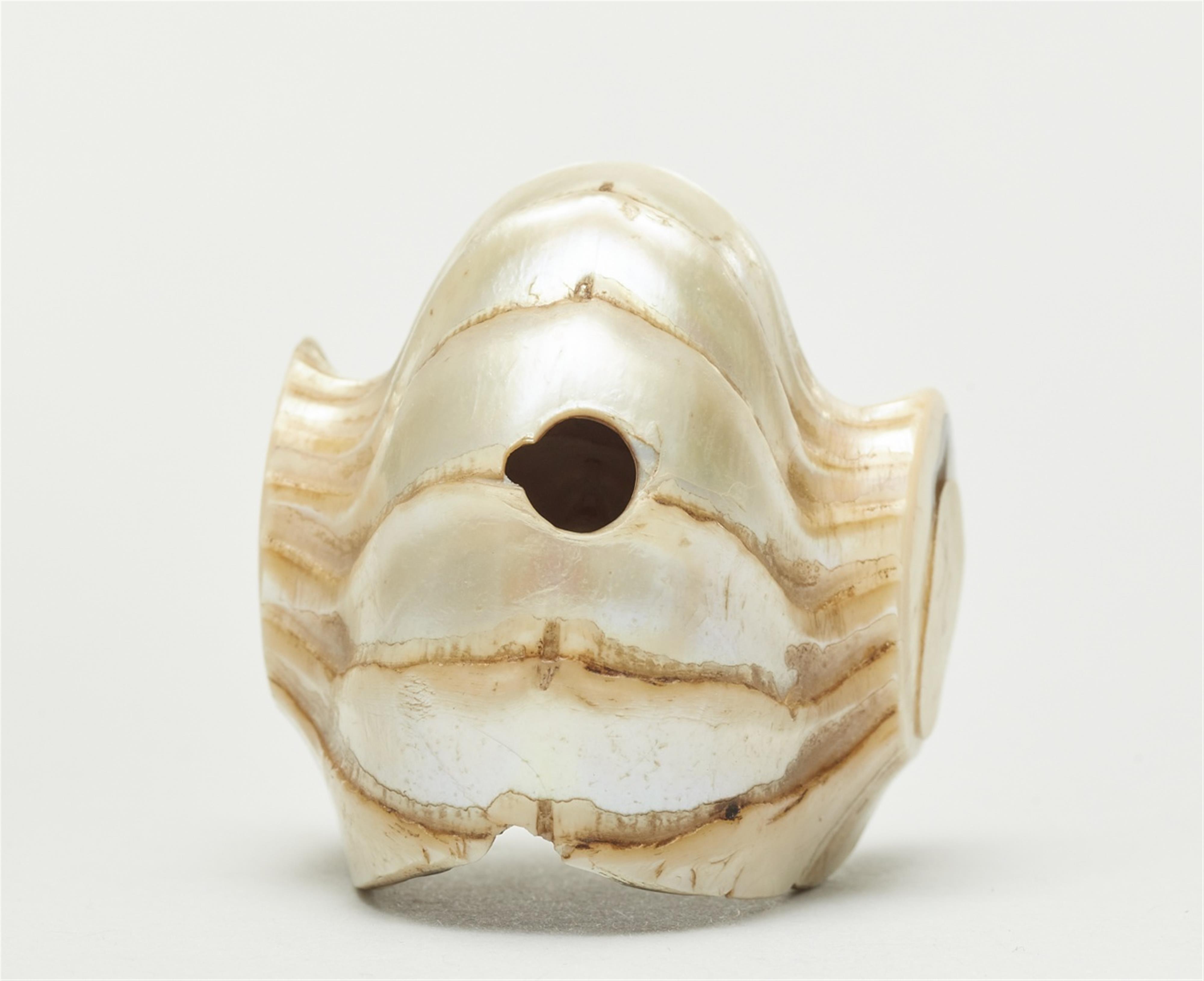 A nautilus shell netsuke of the inner core. Second half 19th century - image-2