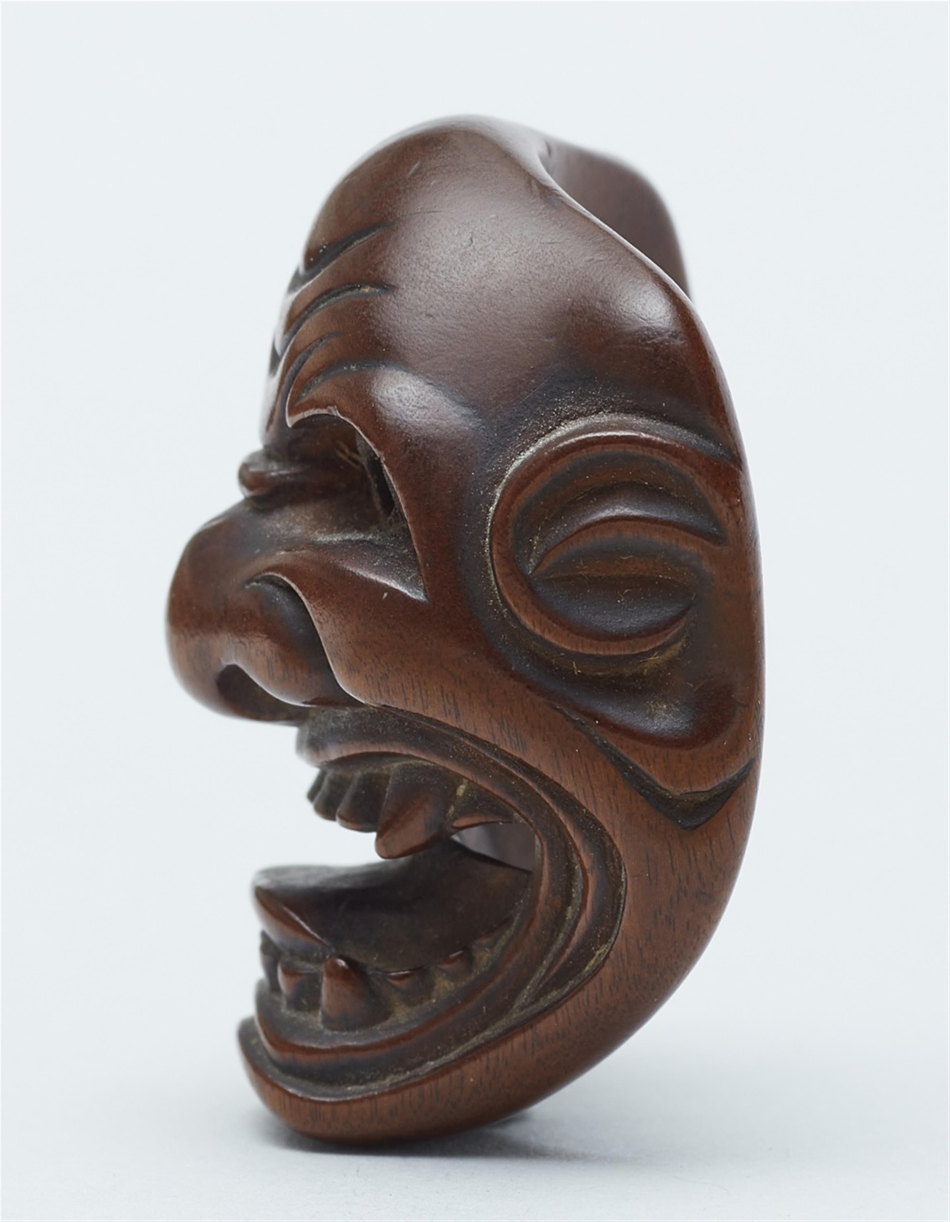 A boxwood netsuke of a Shishiguchi mask. 19th century - image-4