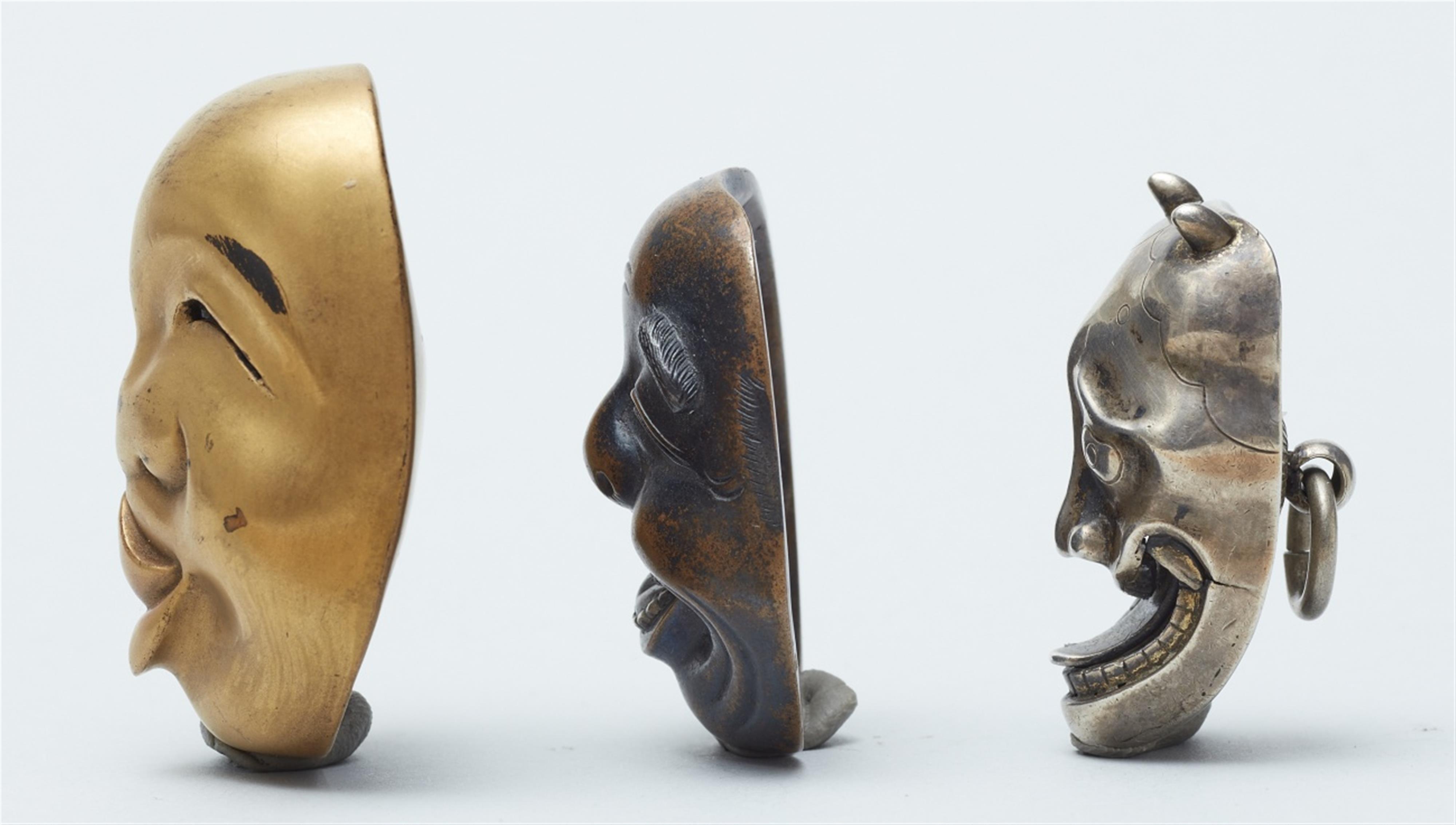 Three mask netsuke. Second half 19th century - image-4