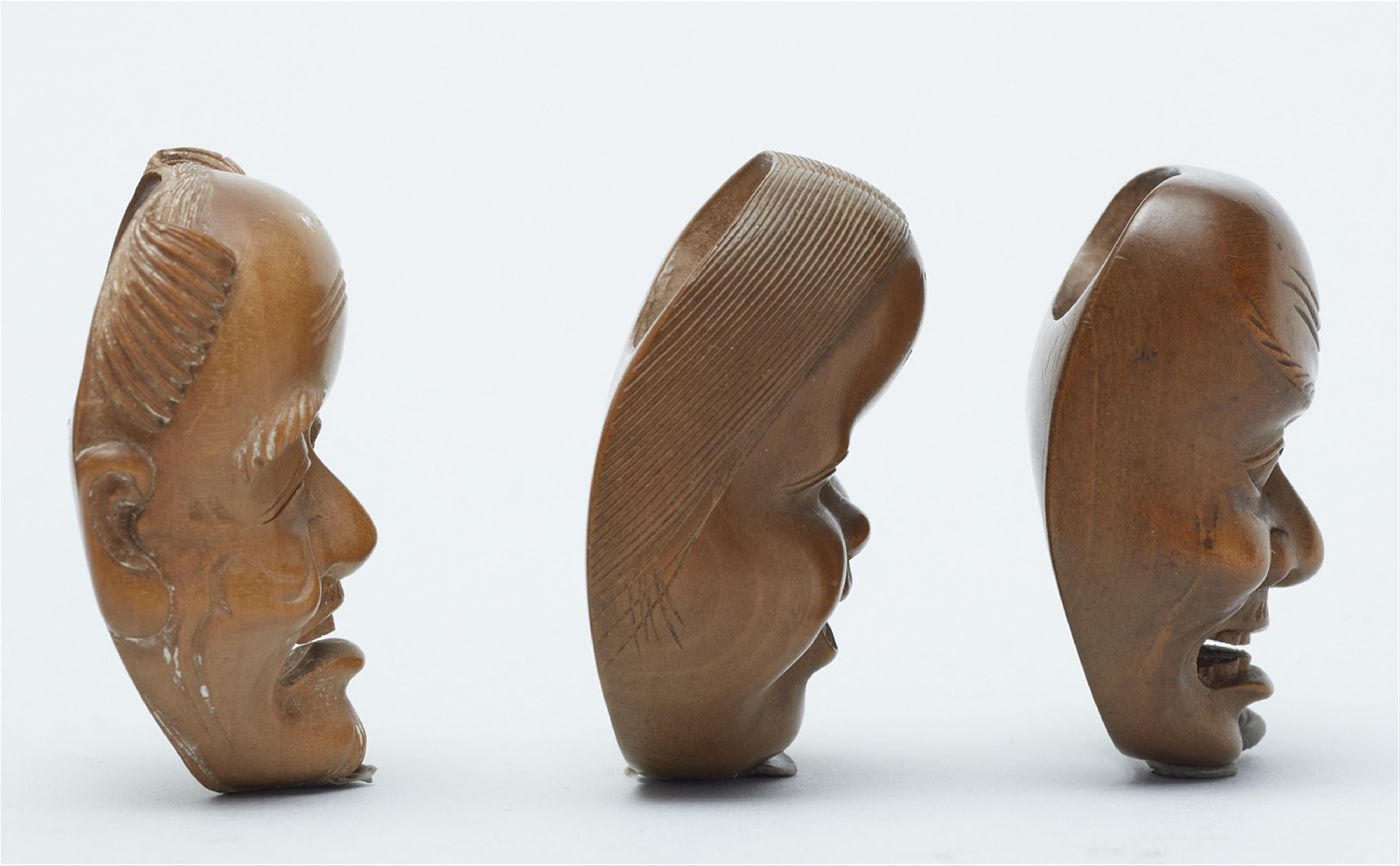 Three boxwood mask netsuke from a set. Around 1900 - image-4