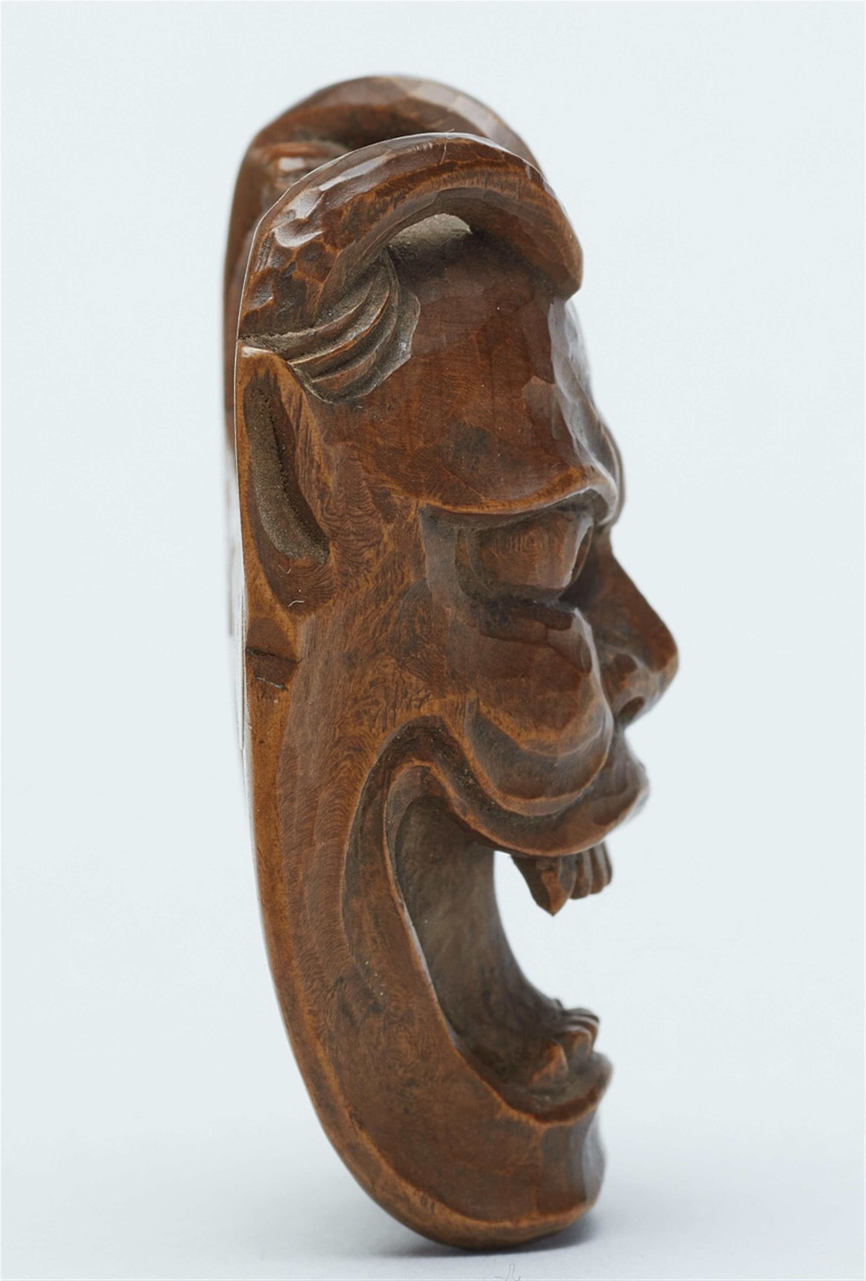 A wood netsuke of a demon mask. Late 19th century - image-3