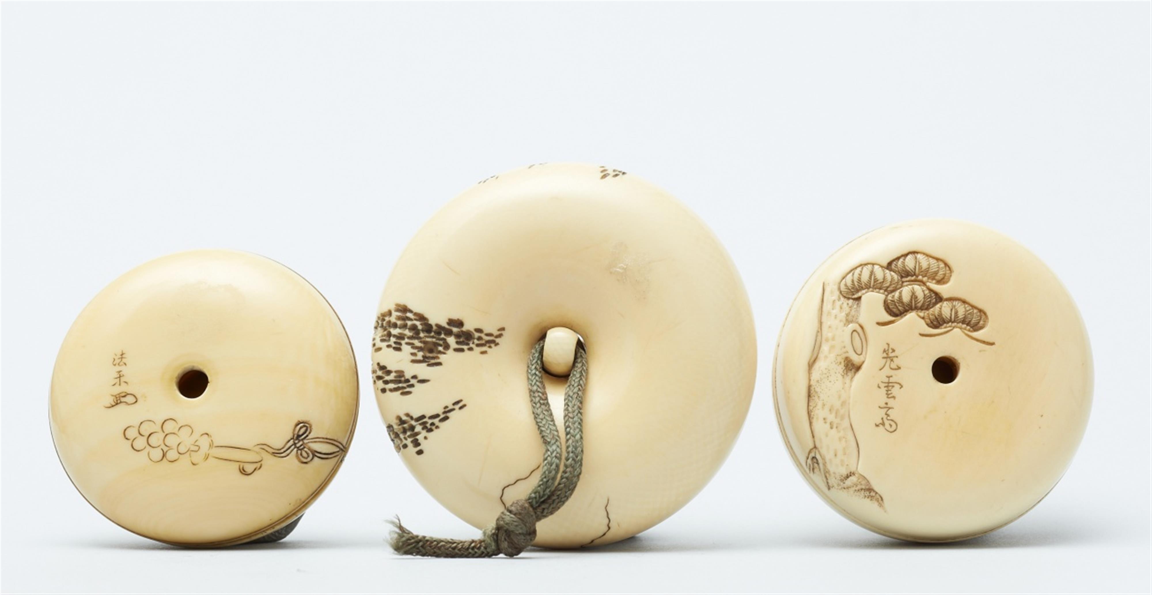 Three ivory manju netsuke. 19th century - image-2