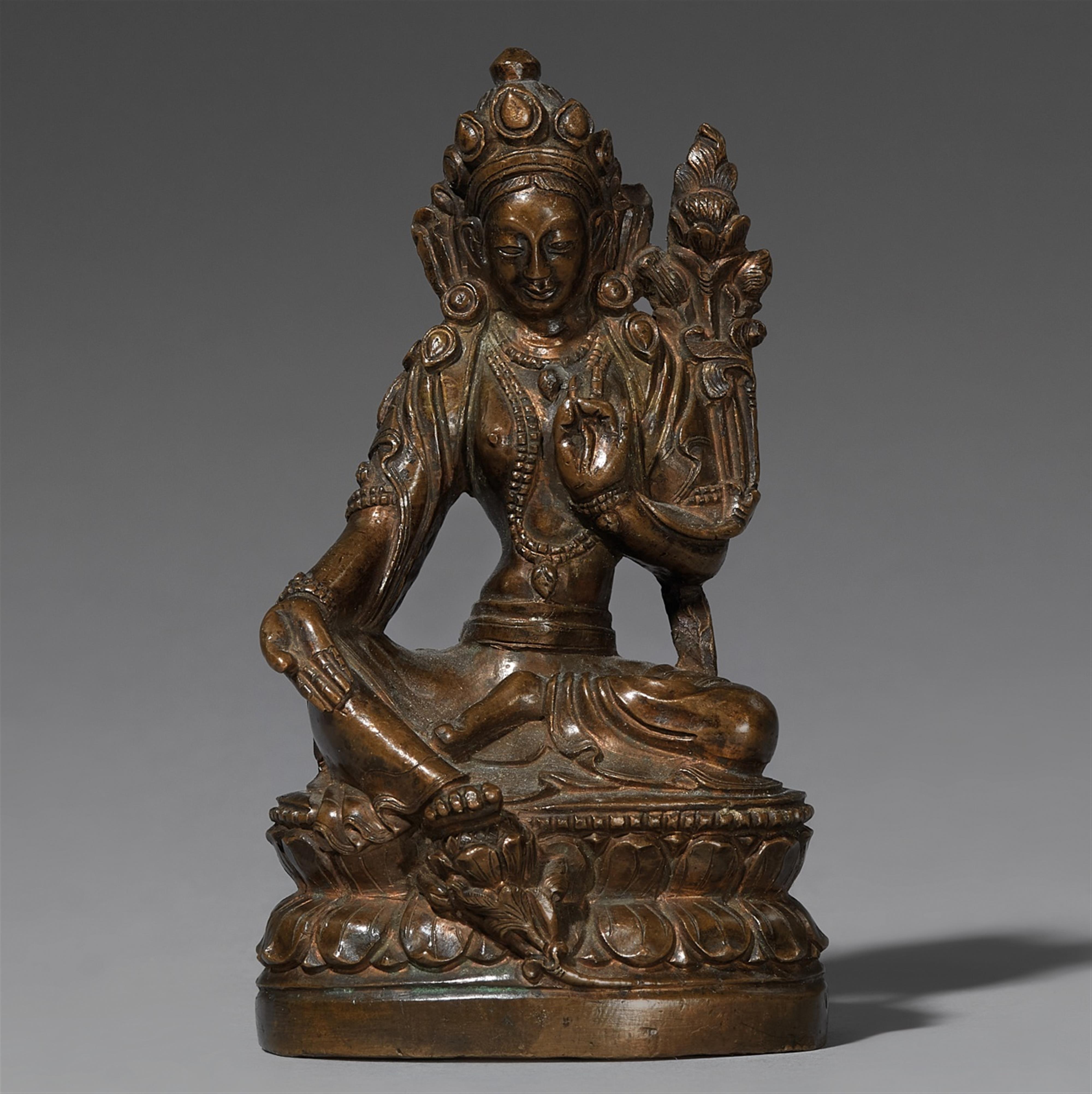 A Tibetan bronze figure of a Green Tara. 18th century - image-1