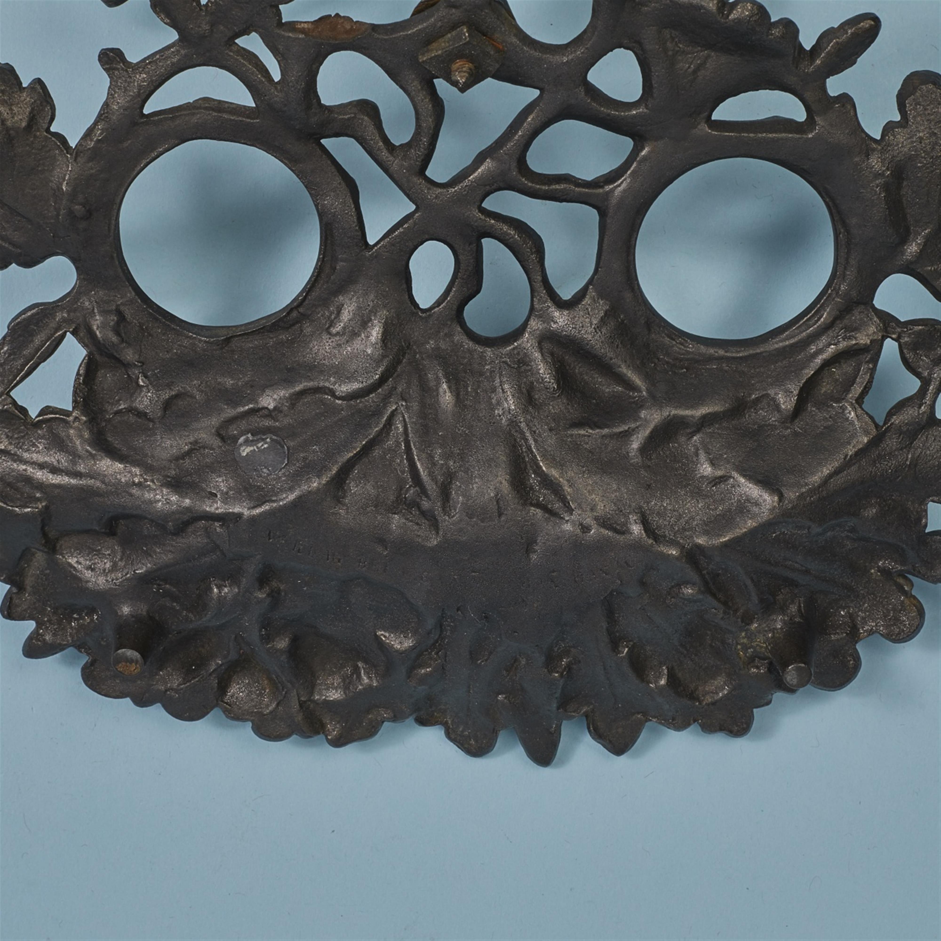 A cast iron oak leaf writing set - image-3