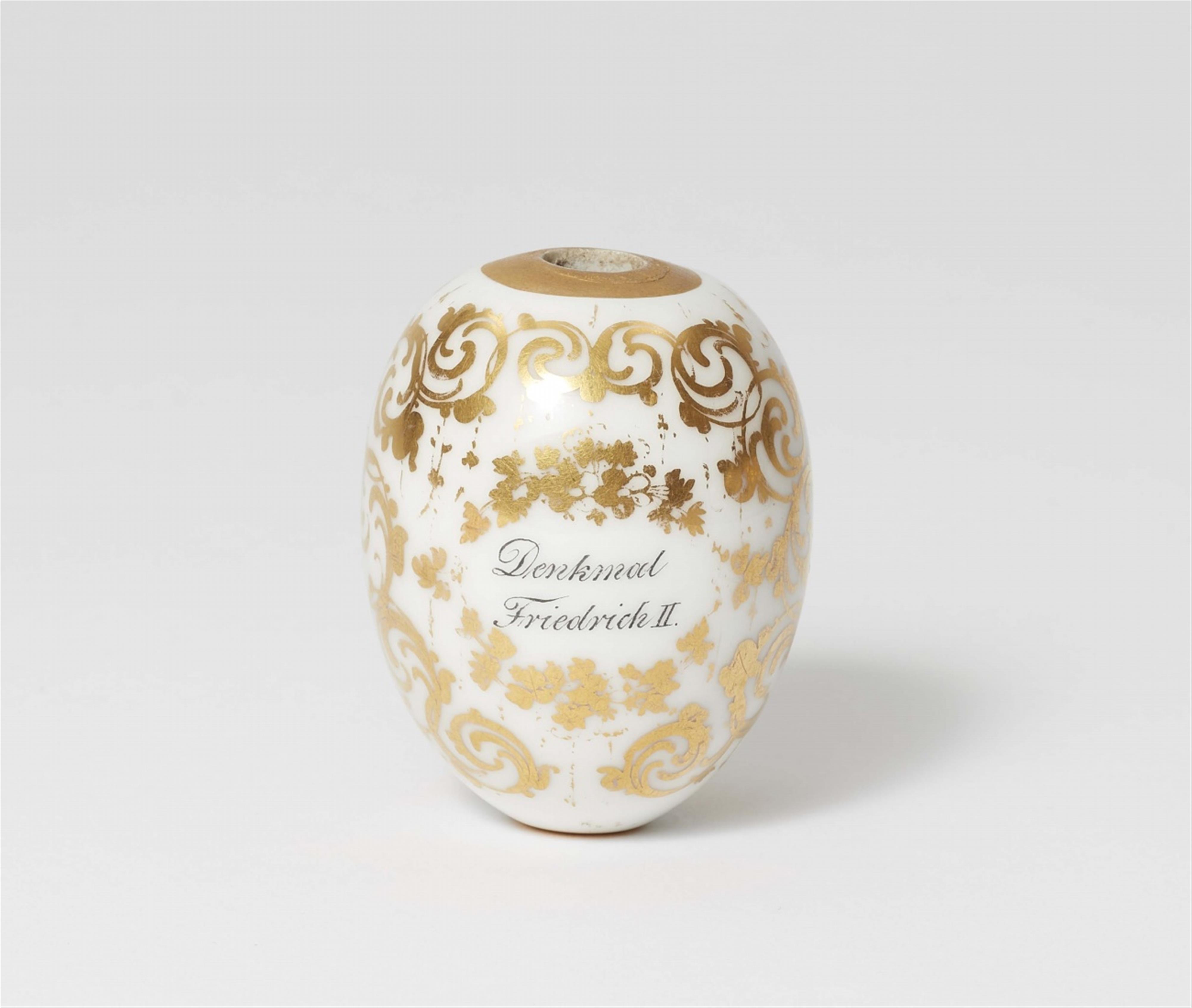A Berlin KPM porcelain Easter egg with the monument to Friedrich II - image-2