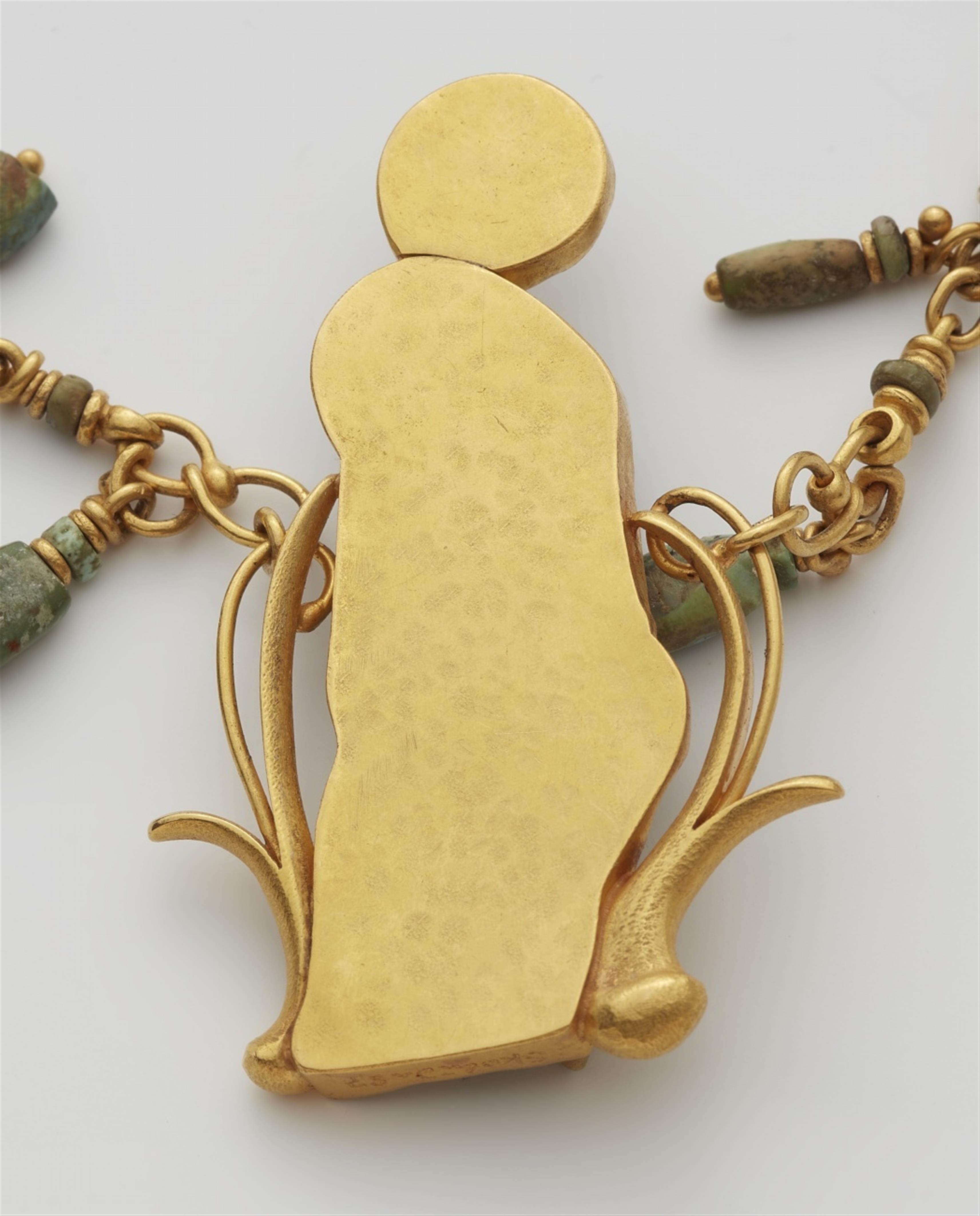 A 22k gold necklace with an ancient Roman relief fragment - image-4