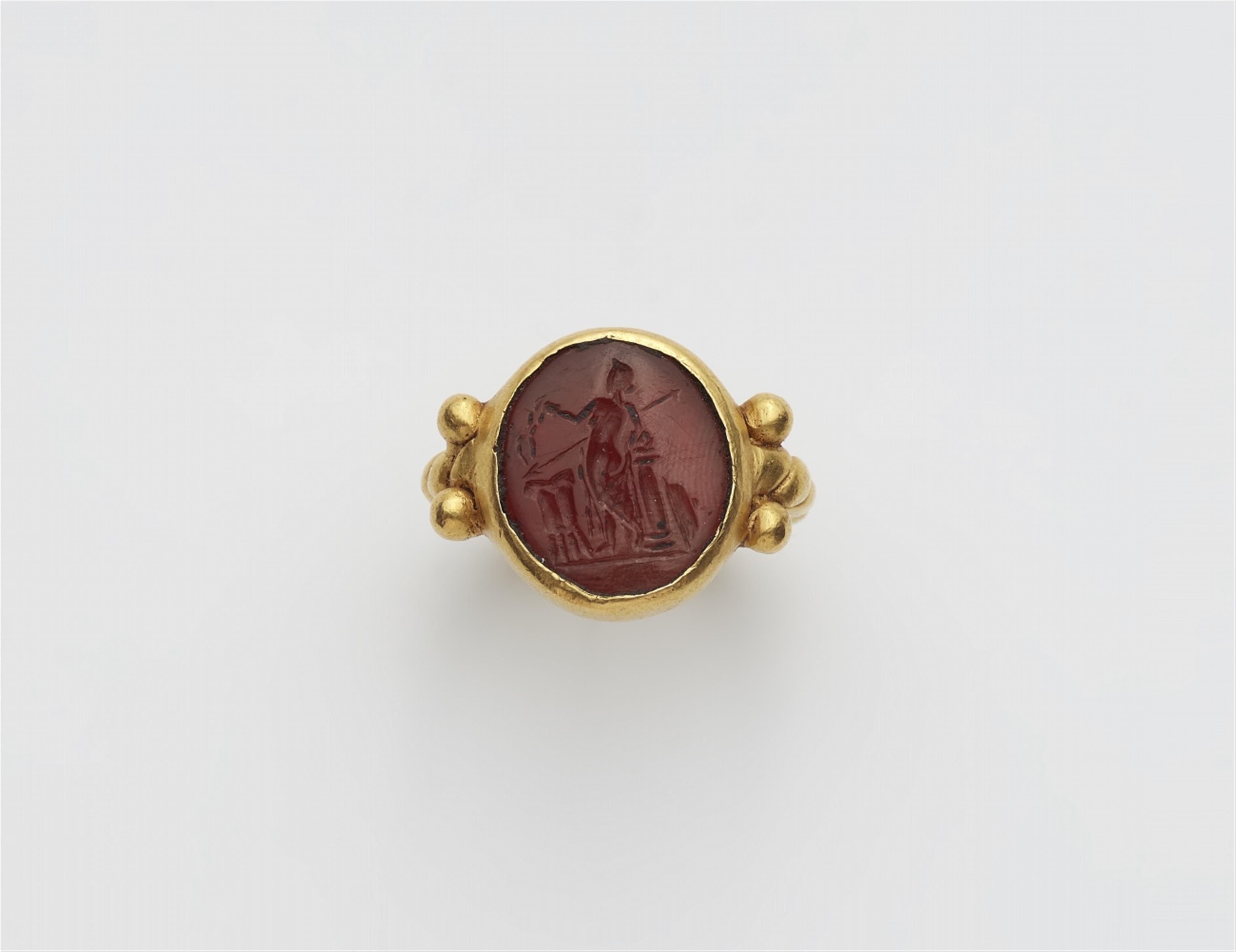 A 22k gold ring with an ancient Roman intaglio - image-1